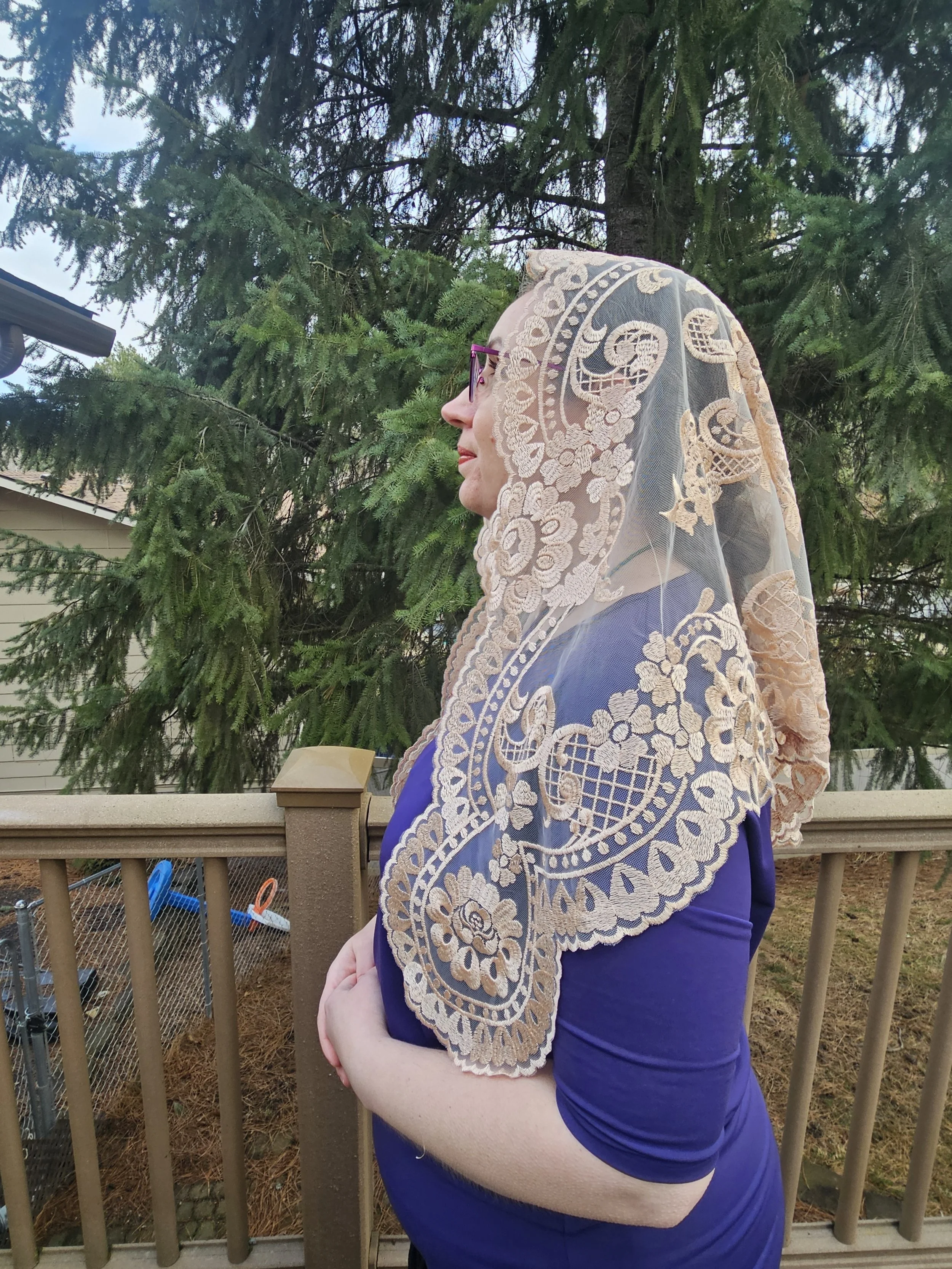 Champagne BasketWeave Mantilla