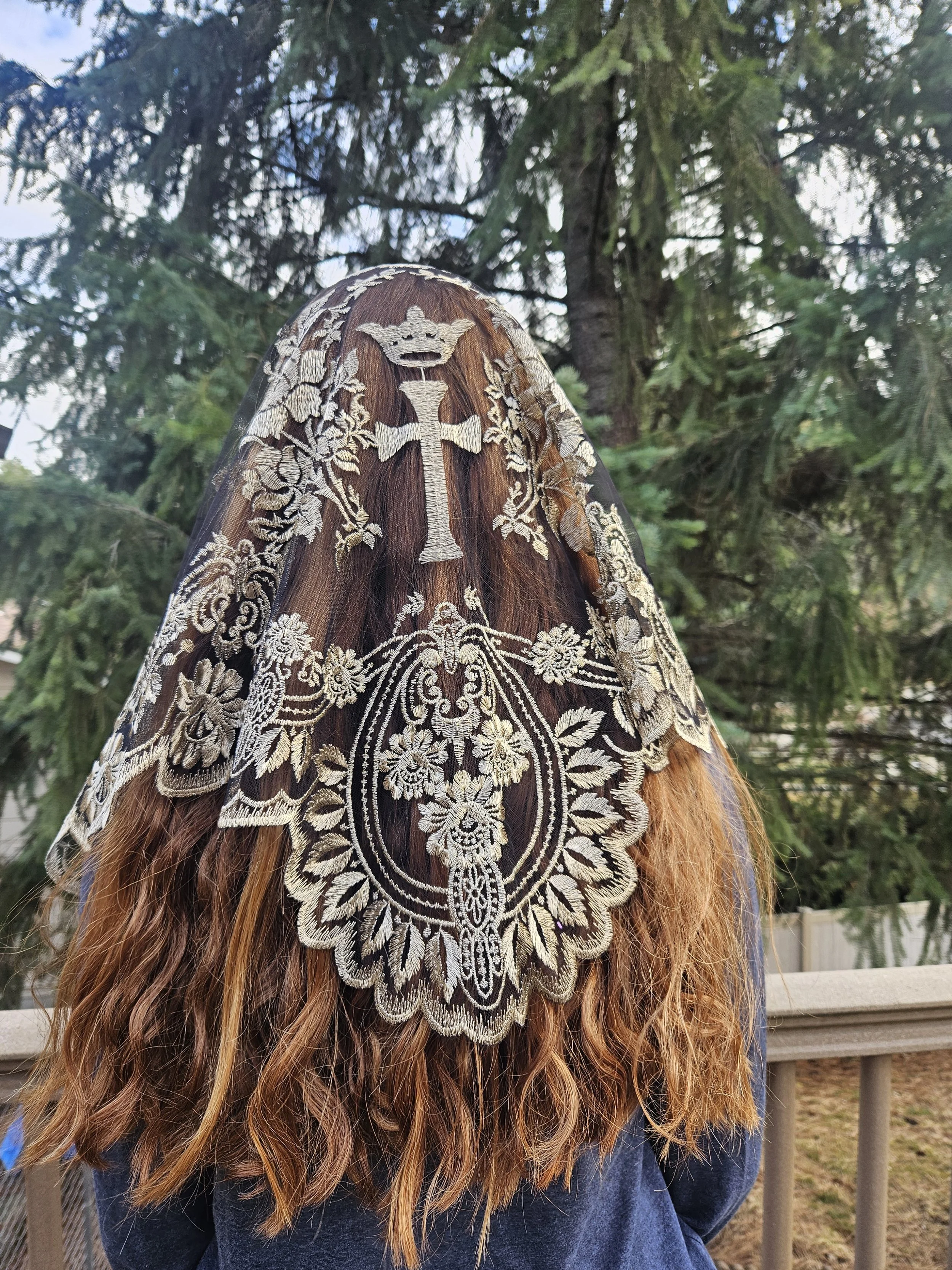 Christ the King Black/Gold Triangle Mantilla