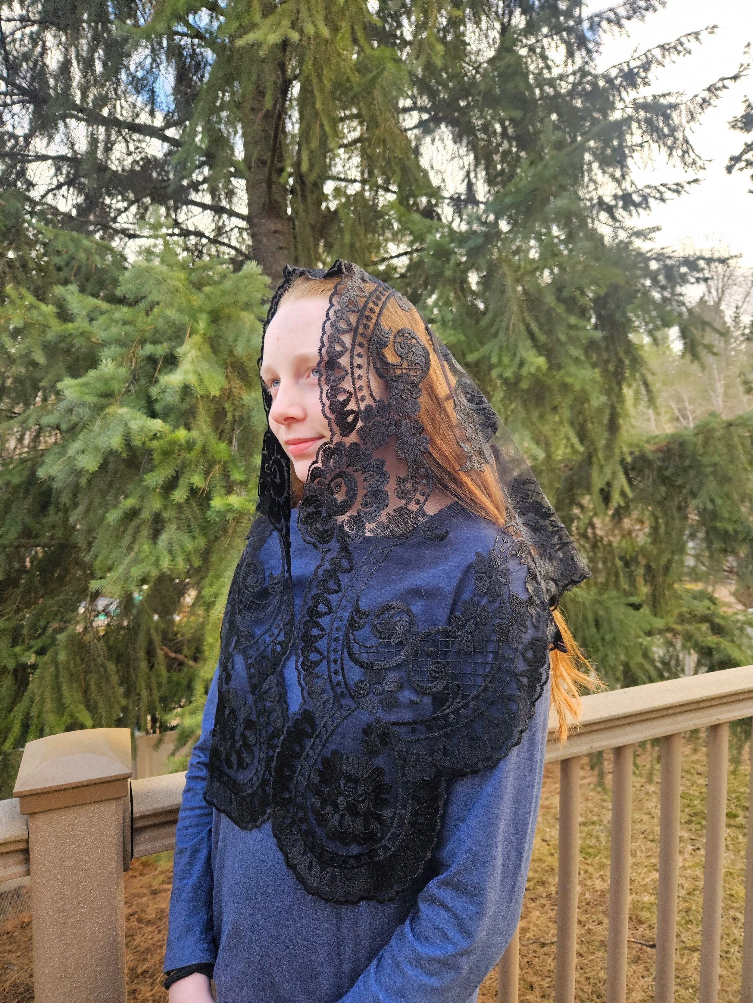 Black Triangle BasketWeave Mantilla