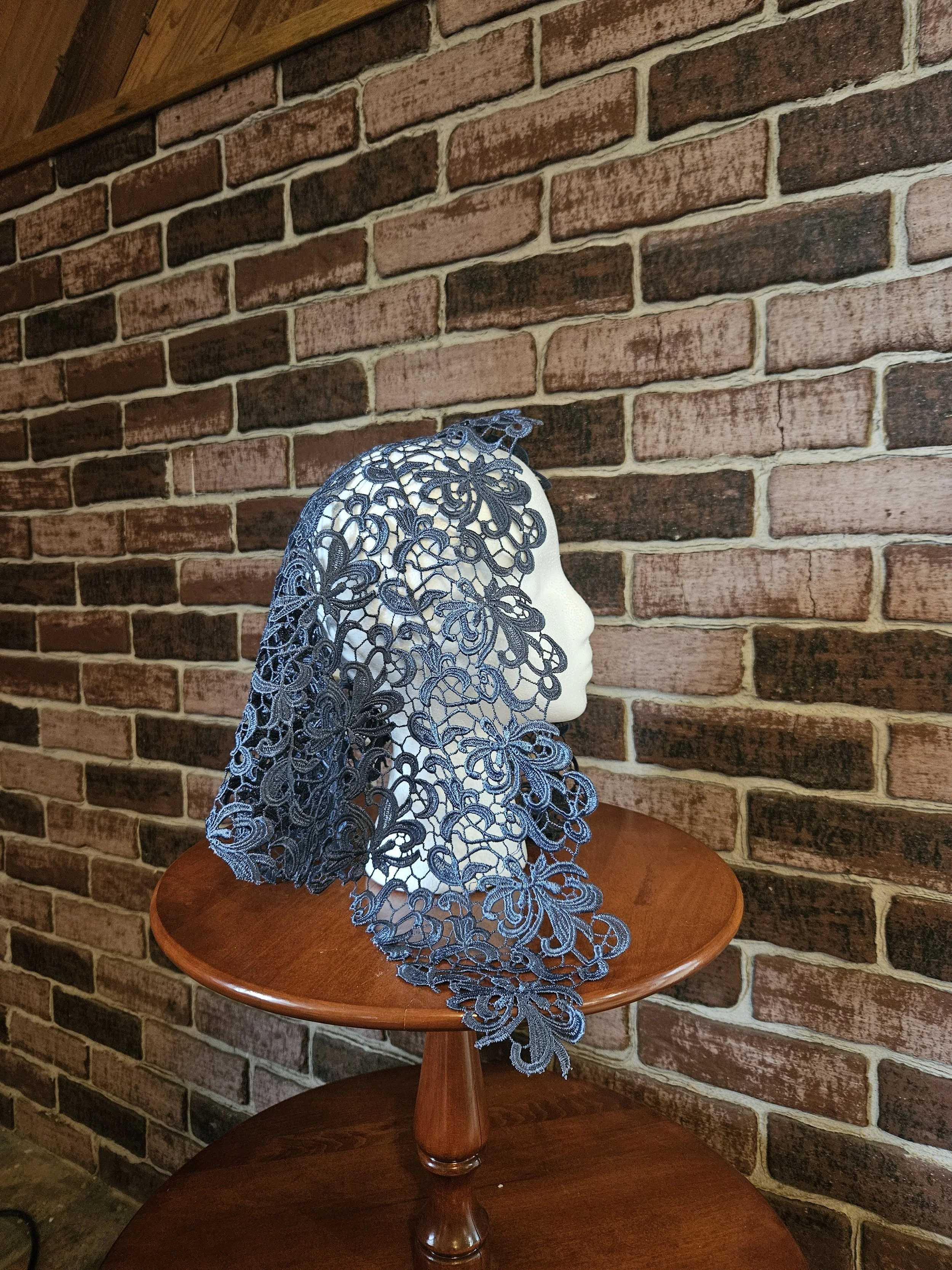 Venice Lace Medium Triangle