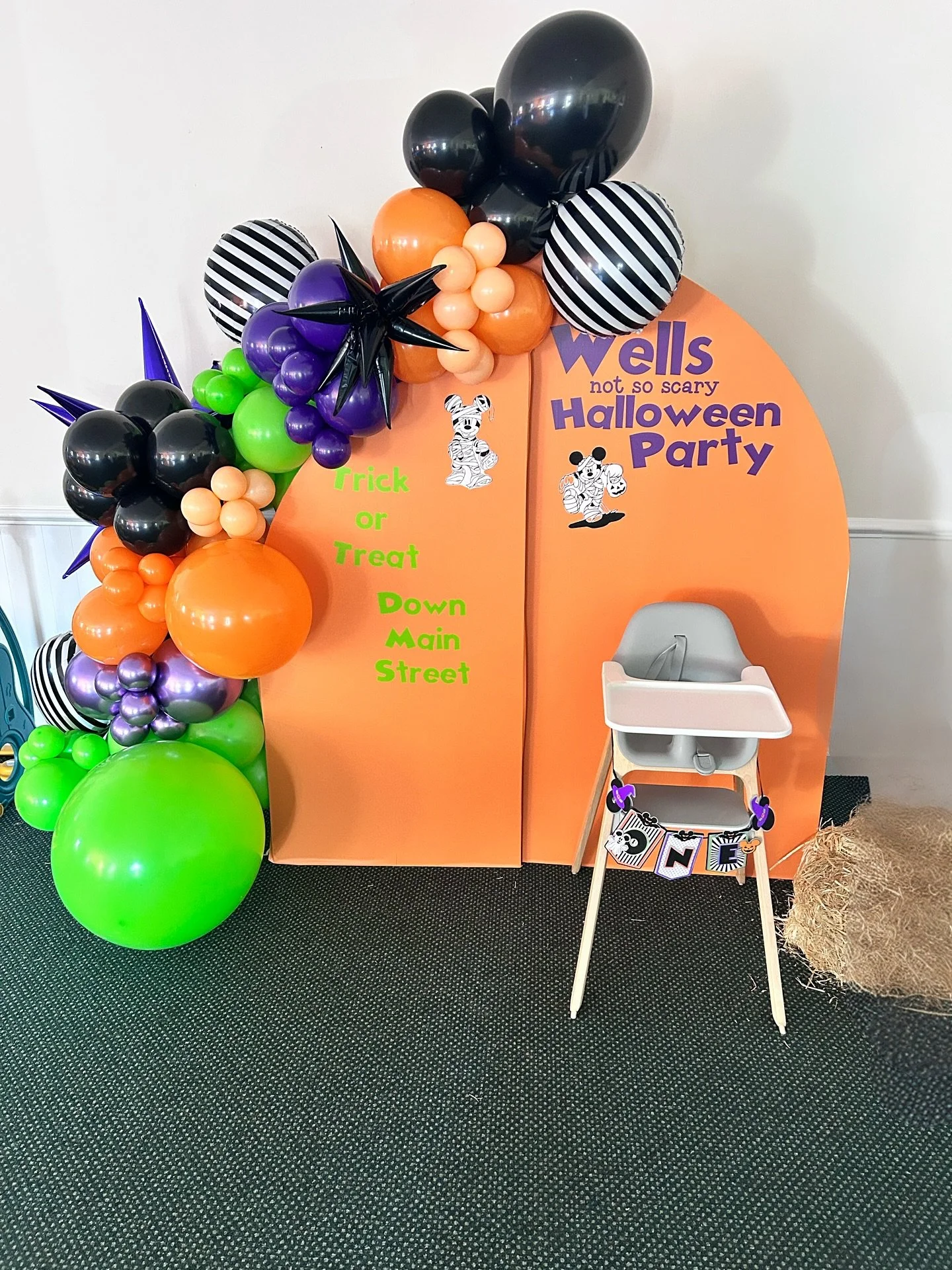 Wells first birthday wasn&rsquo;t so scary, but was definitely so CUTE!! 

Birthdays are easily my faves!! Especially for the kiddos that I first did balloons for their baby shower!! Extra special moment for me!! 

#bidday #sororityrecruitment
#soror