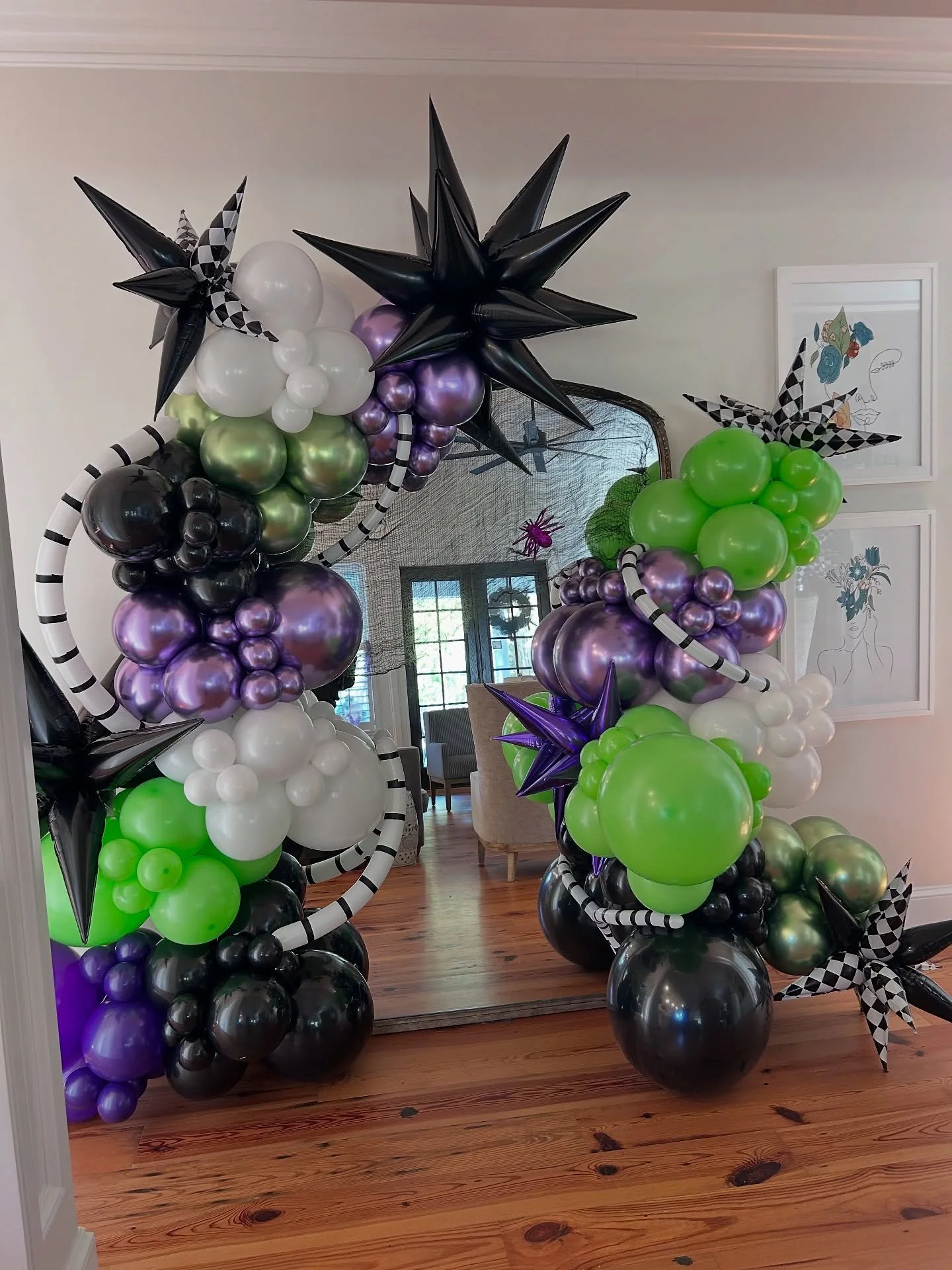 Added a little POP to this Hallowoon Party, dealer&rsquo;s choice!! 

Our client wanted to add some decorations for her celebration but didn&rsquo;t want the hassle of the details or putting in together. So we chose this!! 

Listen&hellip;.I know mos