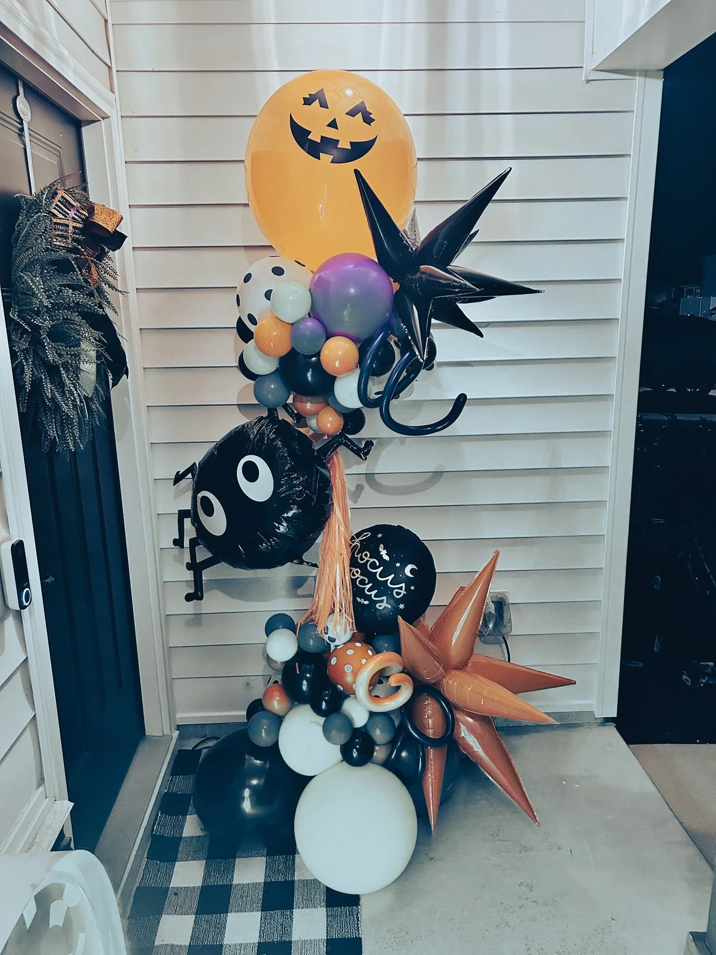 Sneakin&rsquo; in one last Halloween photo for this season! 
Until next year booys and ghouls&hellip;.👻

#greenvillenc #ecupirates#greenvilleballoons #greenvillemarquees #stellarmarquees #eastcarolinauniversity