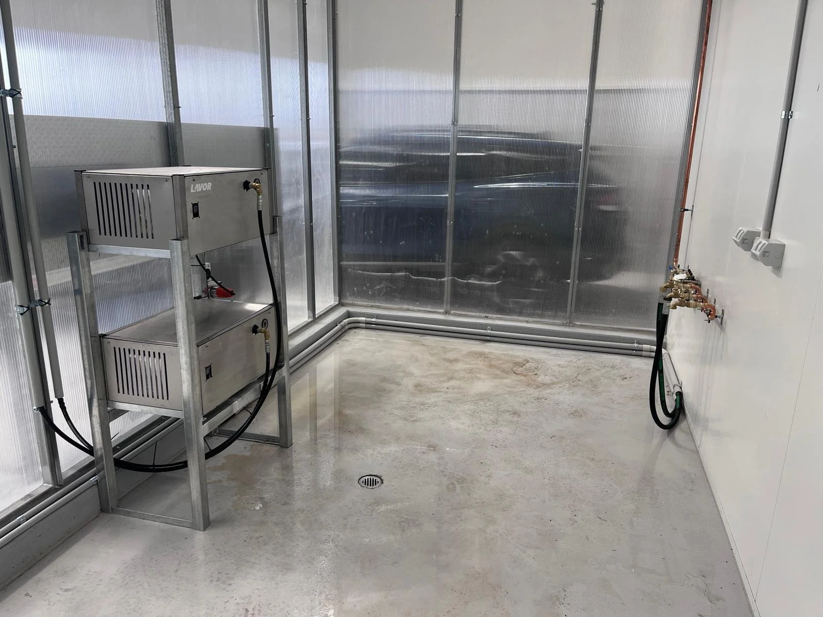 Wallmount Pressure Cleaner.jpeg