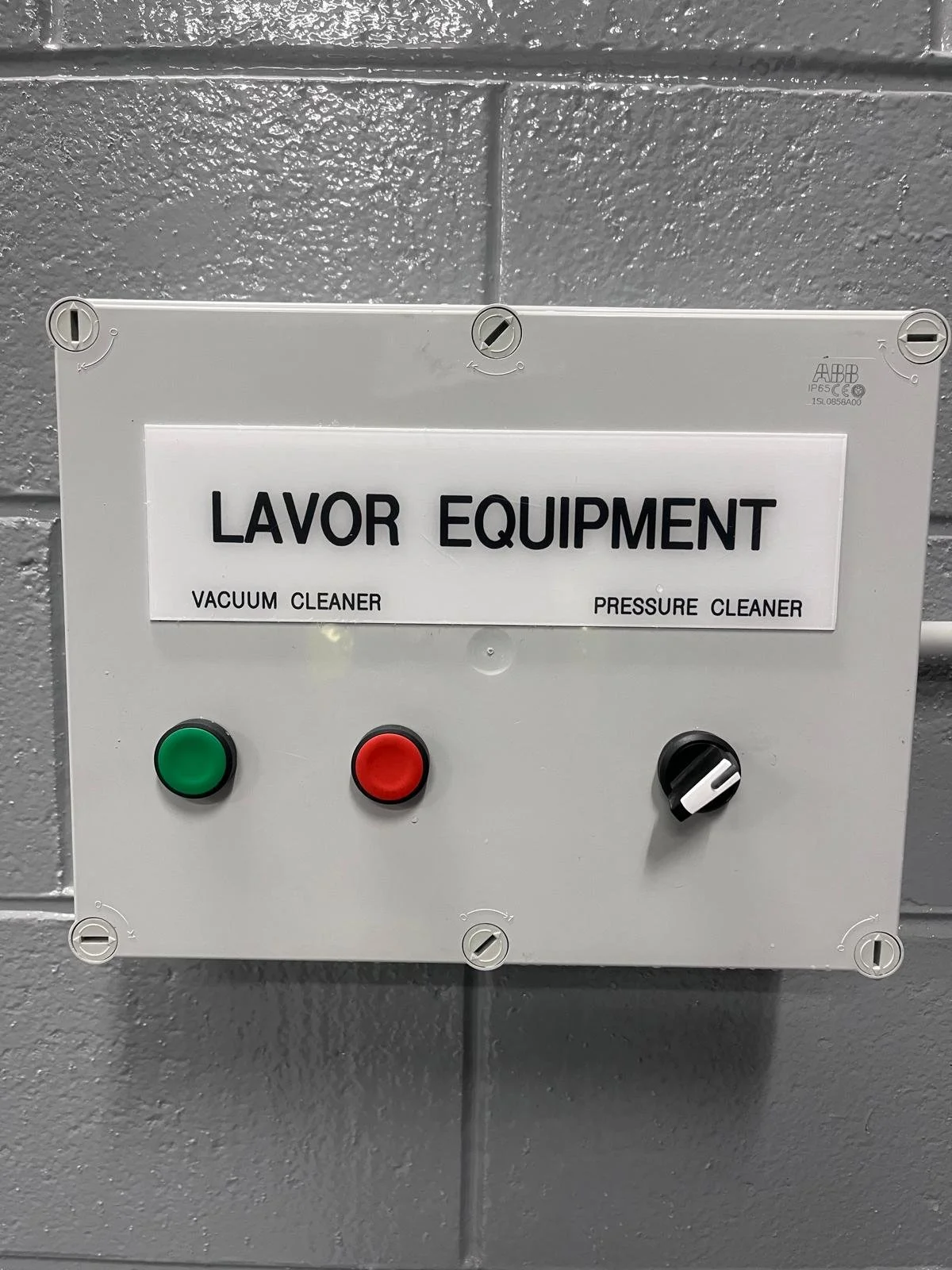 Wallmount remote switch.jpeg