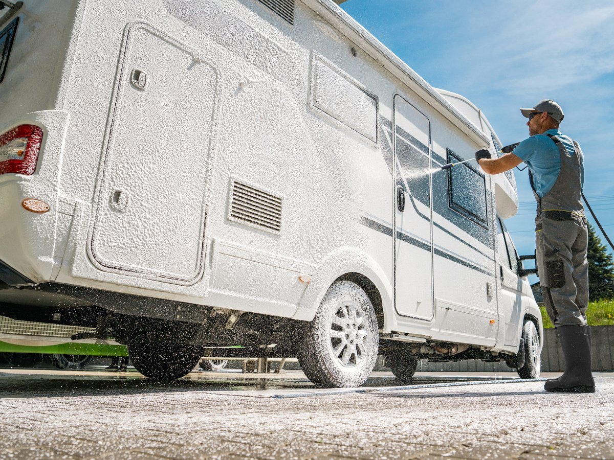 Supercharge Your Heavy Vehicle Cleaning: How LAVOR Wash’s Foaming System Delivers Intense, Deep Cleaning