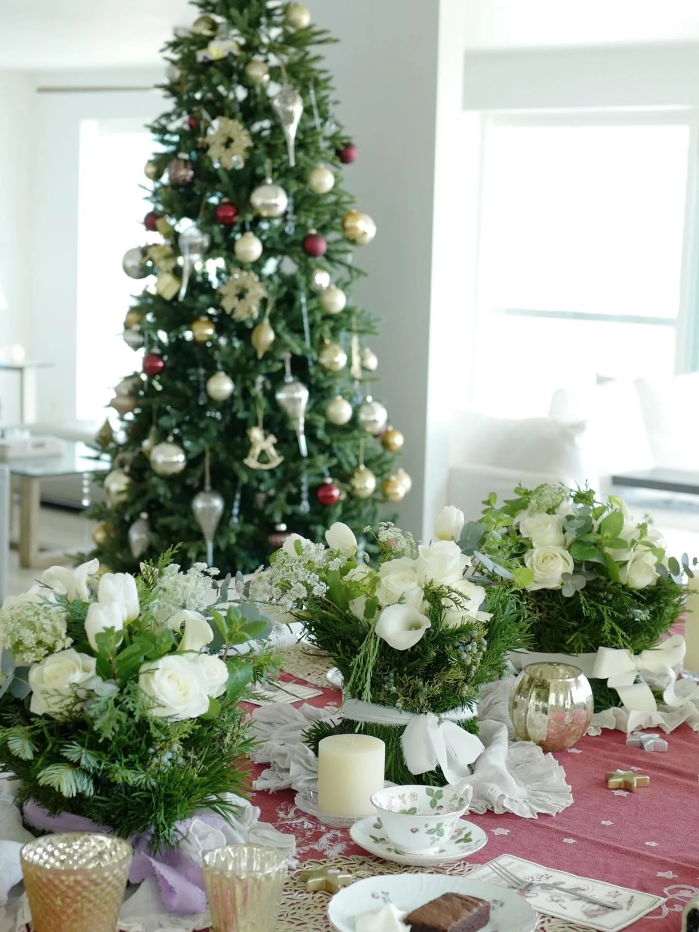 Time flies,, the holidays are here again.
Making the vessel by hand is a real brain workout😂 but we made it💓
Thank you for joining and creating with us!

今年もあっという間にこの季節に。。
器から手作りしたクリスマスアレンジメント🎄
去年より大きな器を使用したら、、作るの難しかったねw
それでも皆様集中して作り上げ、それぞれの個性が光るア