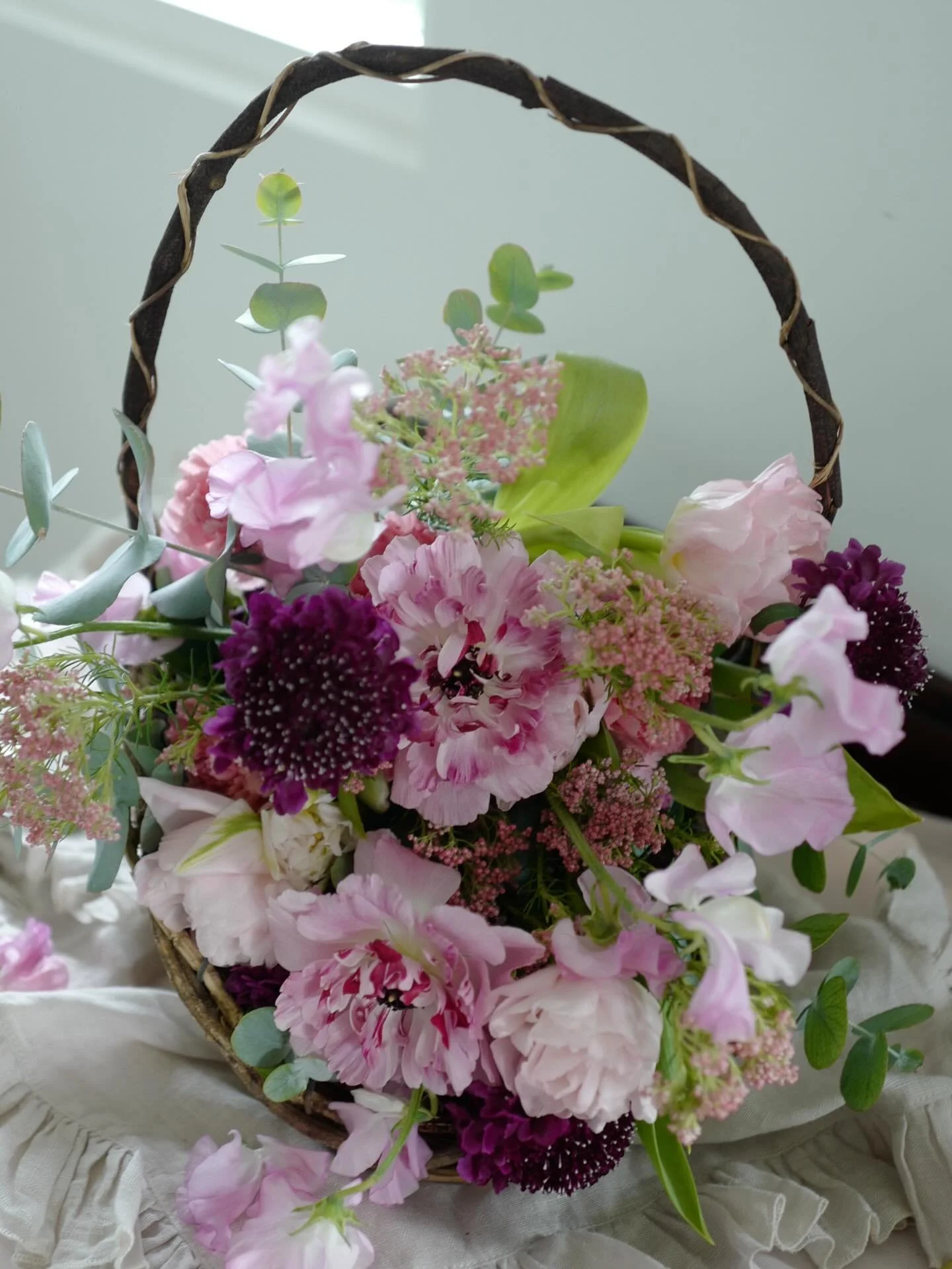 One of my favorite flowers, Charlotte ranunculus🌸
often specifically requested for orders and workshops by our customers.
I felt so lucky to work with her so much again this year.
Thank you to everyone who enjoyed this flower with me✨

色々イレギュラーなことあり