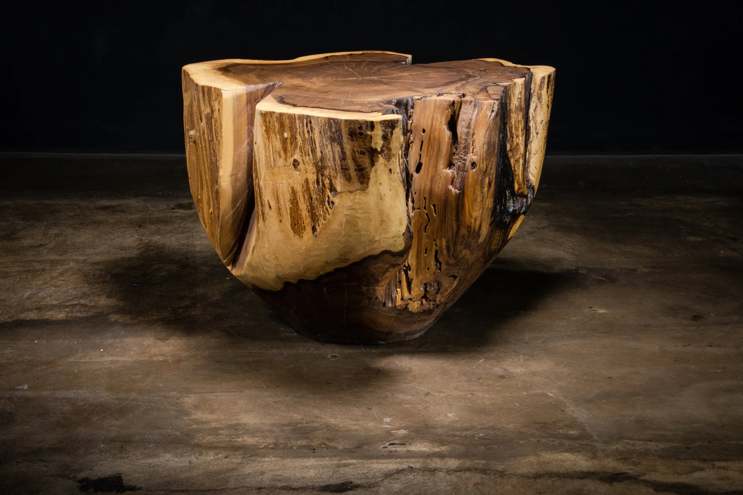 Francisco Table ƒ 41 05 by Costantini.jpg