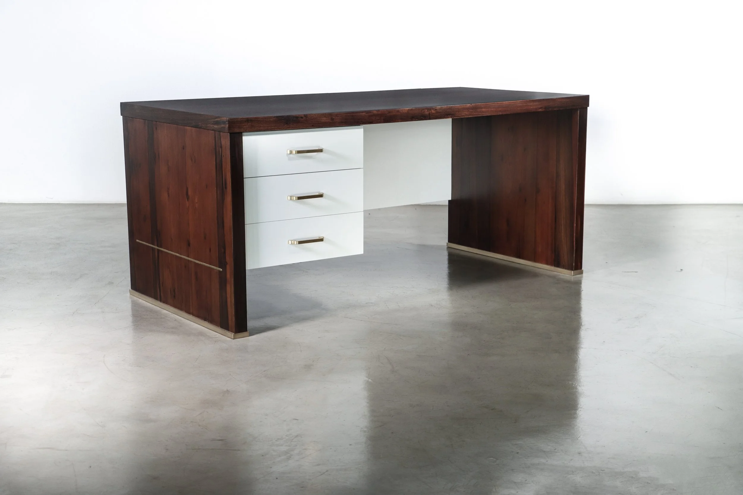 Lorenzo Desk by Costantini 00.jpg