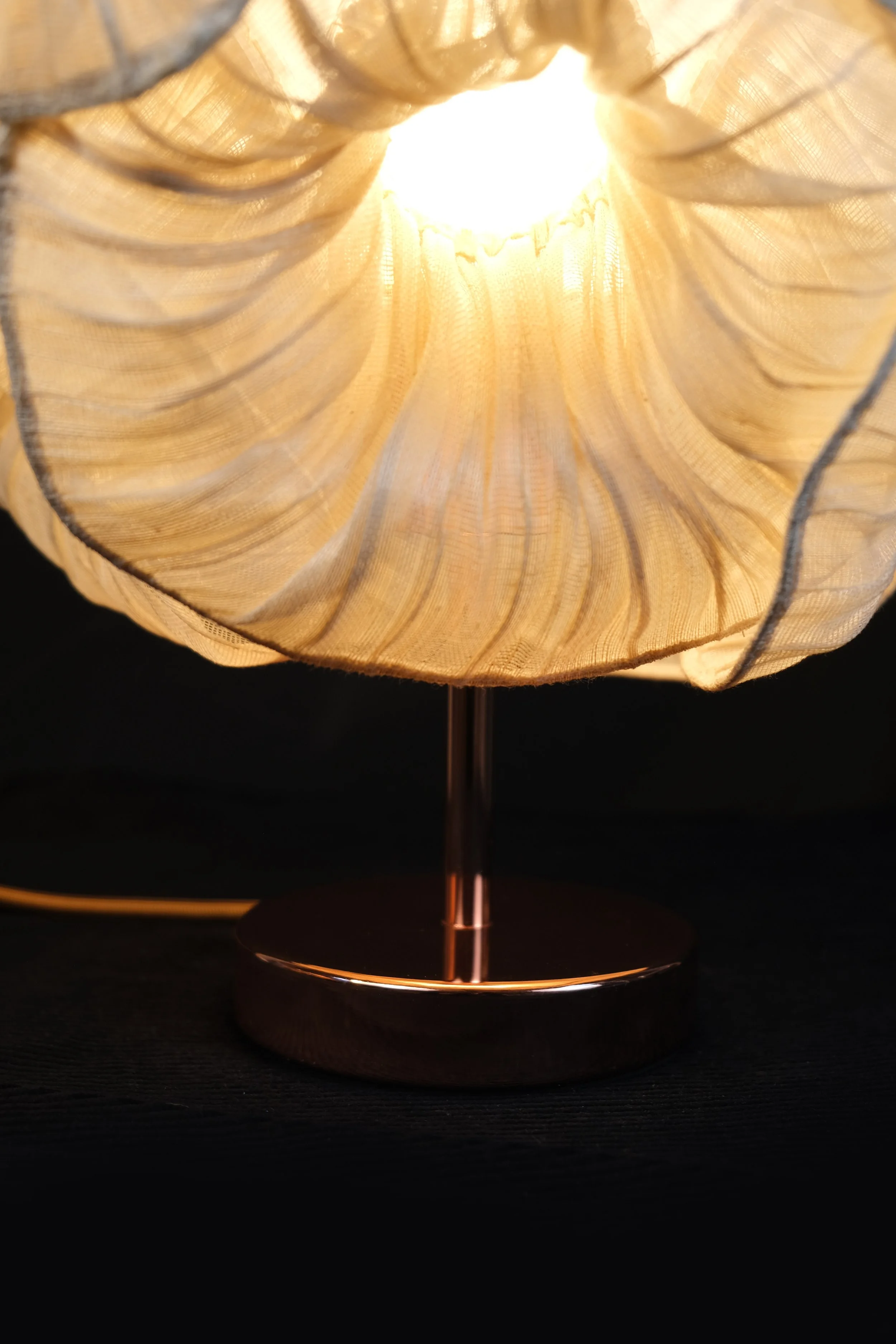 Anemone 35 Table Lamp Cream by Mirei Monticelli 07.jpg