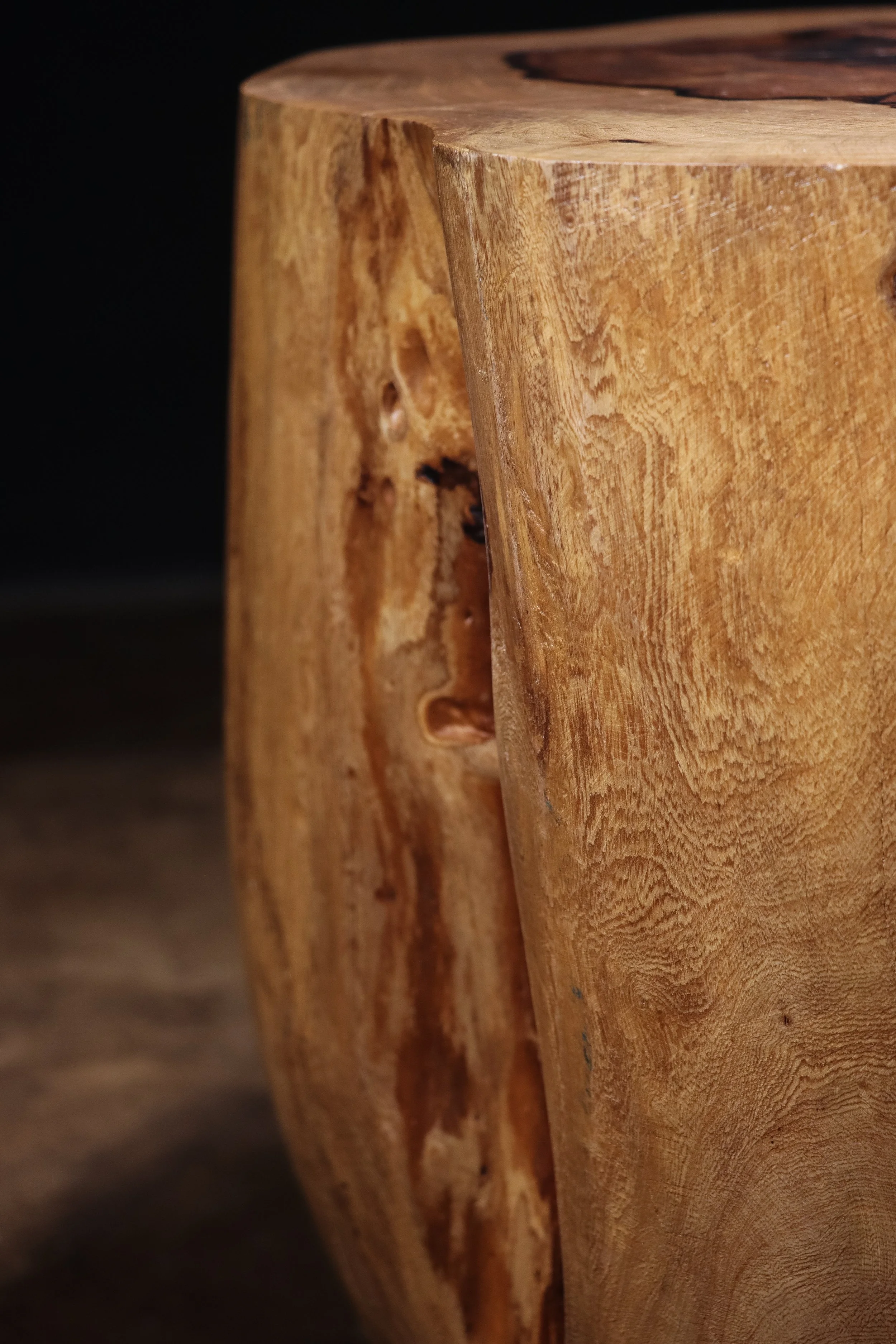 Francisco Table ƒ 46 09 by Costantini.jpg