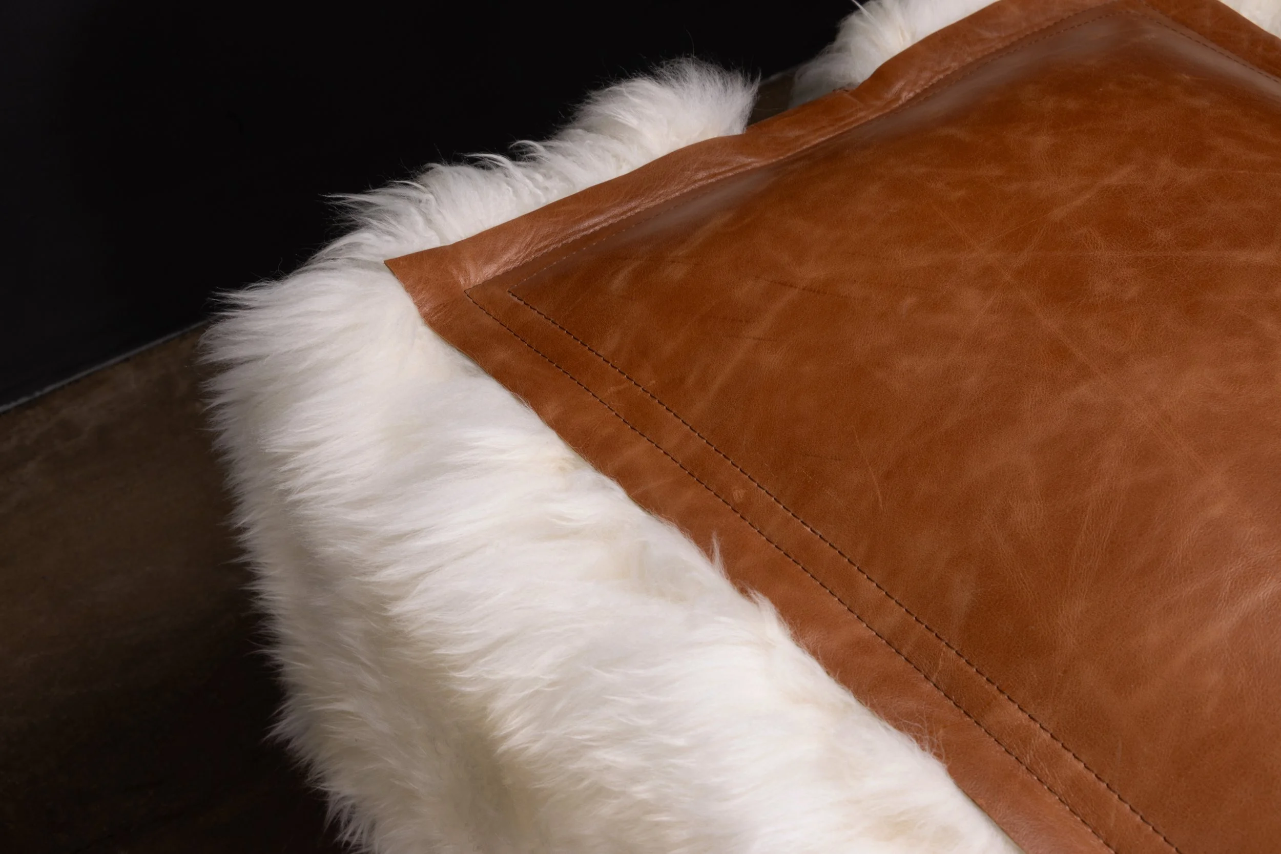 Ovino Customizable Bench in Shearling Sheepskin and Leather by Costantini 07.jpg