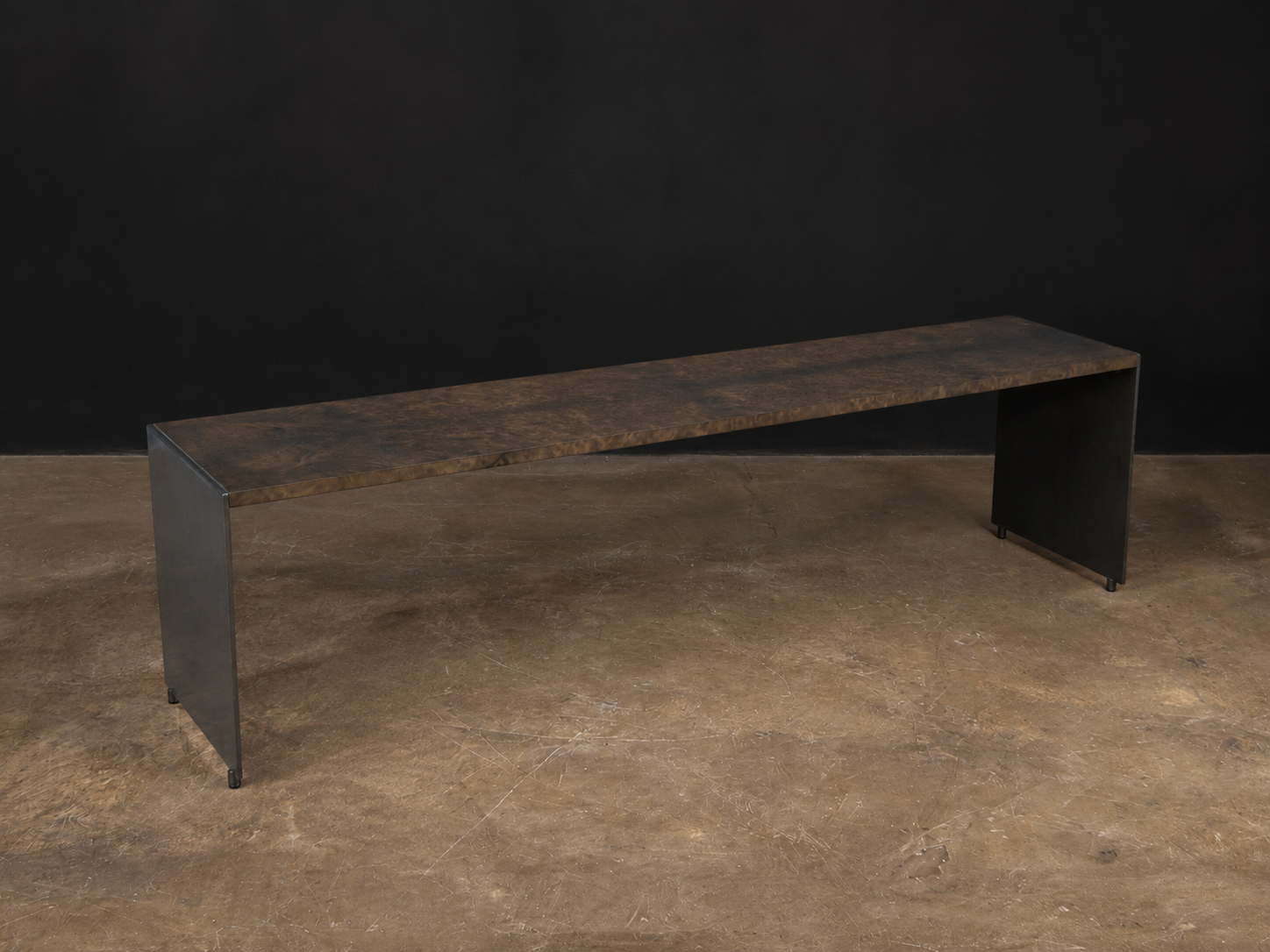 Vinn Table by Costantini 00.png