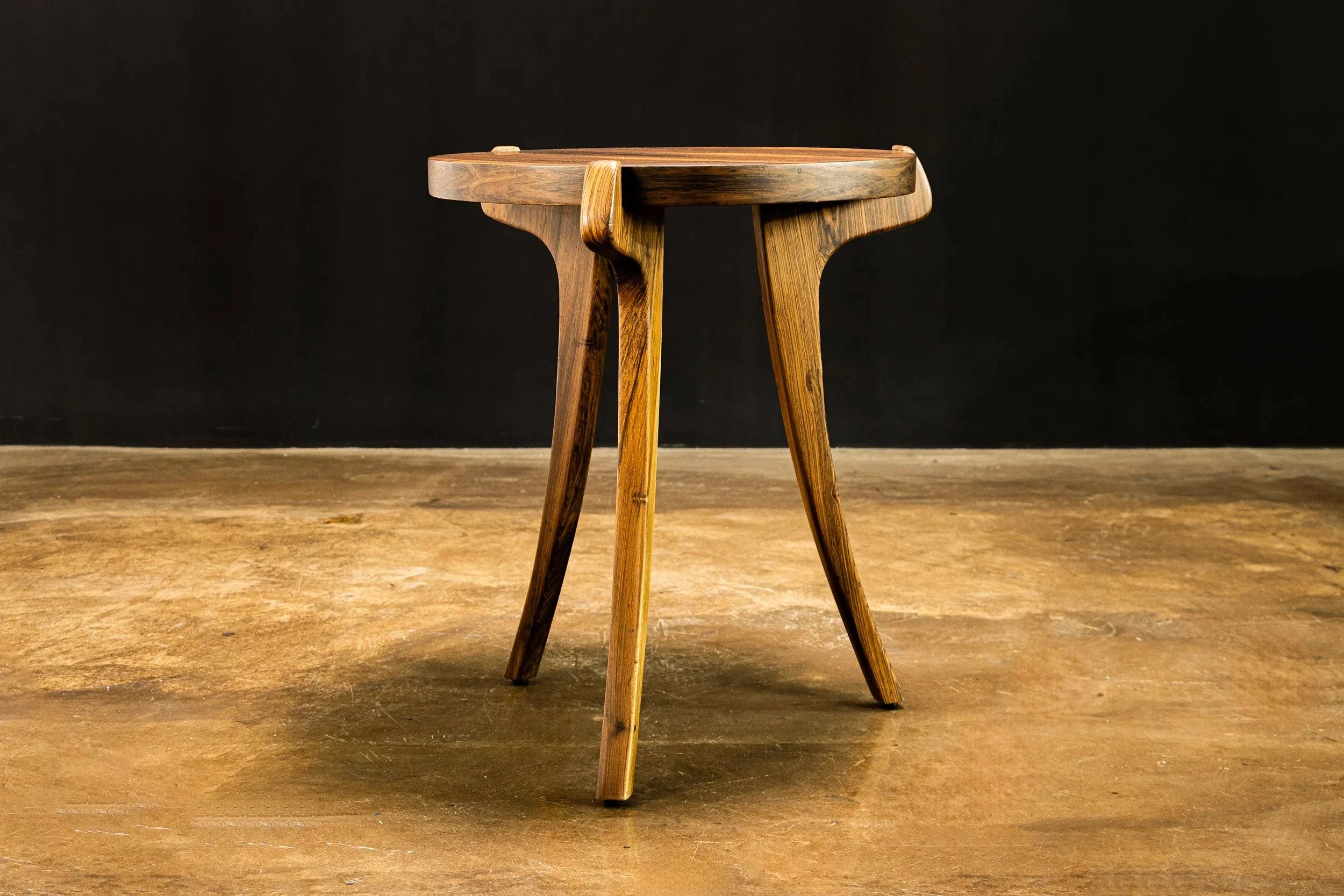 imgi_37_Uccello+Table+by+Costantini++230326_01+01.jpg