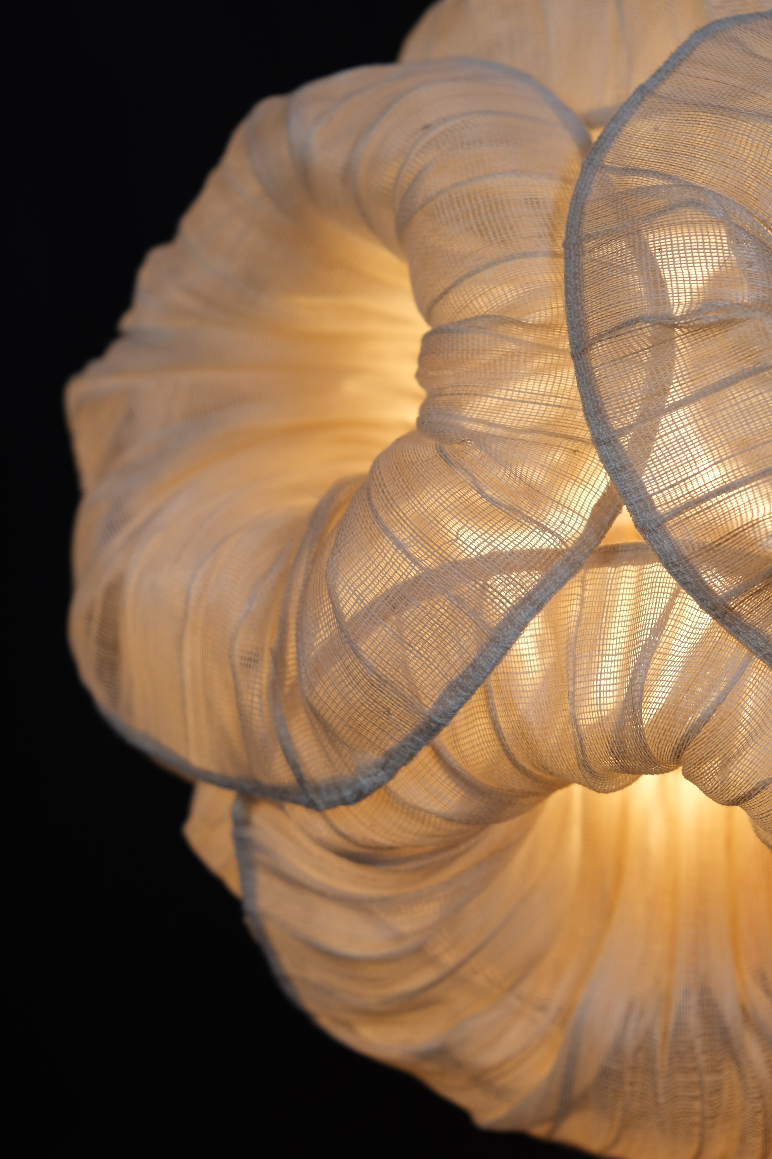 Anemone 35 Table Lamp Cream by Mirei Monticelli 04.jpg