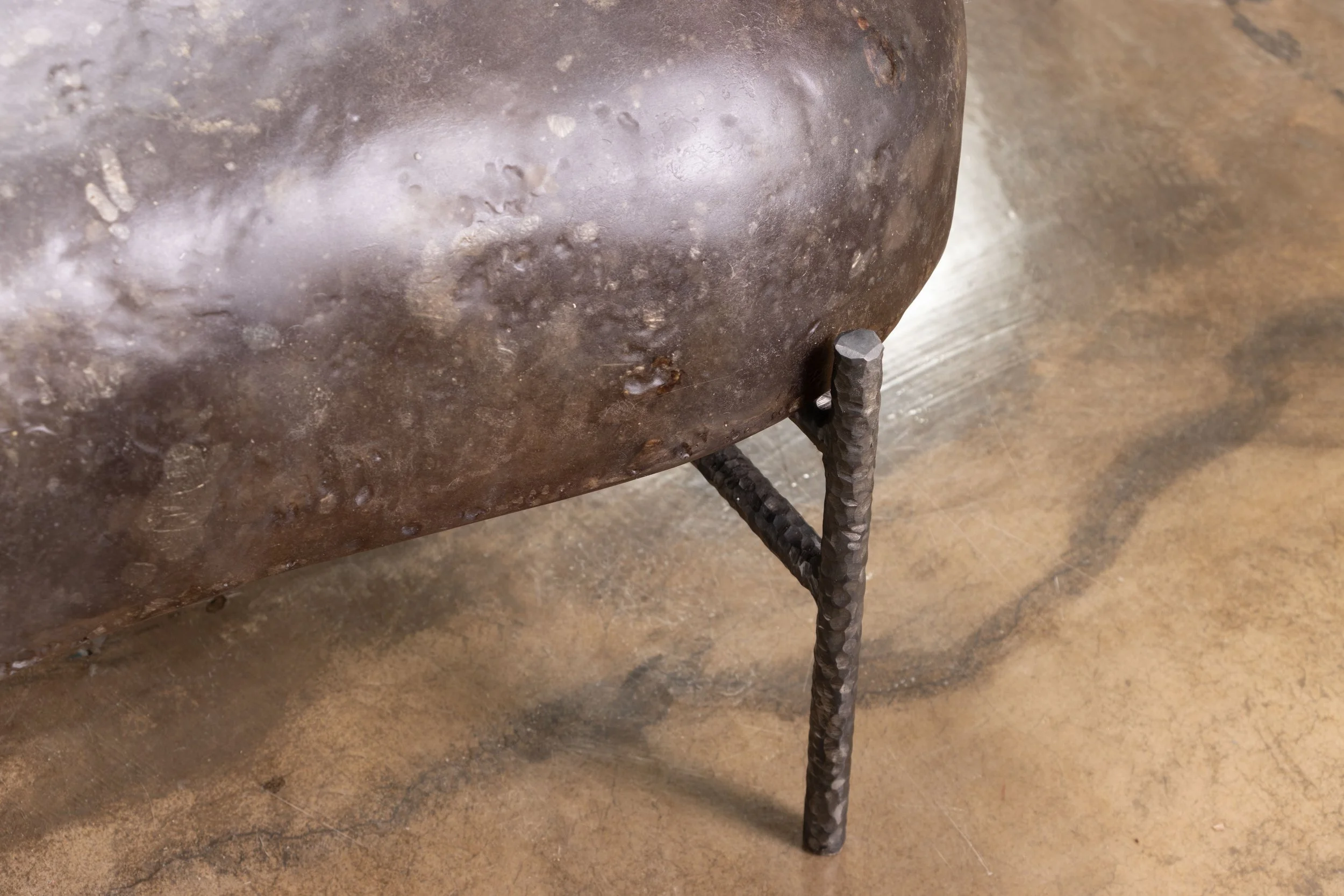 Lingua Sculptural Bench in Metal and Fiberglass by Costantini 04.jpg