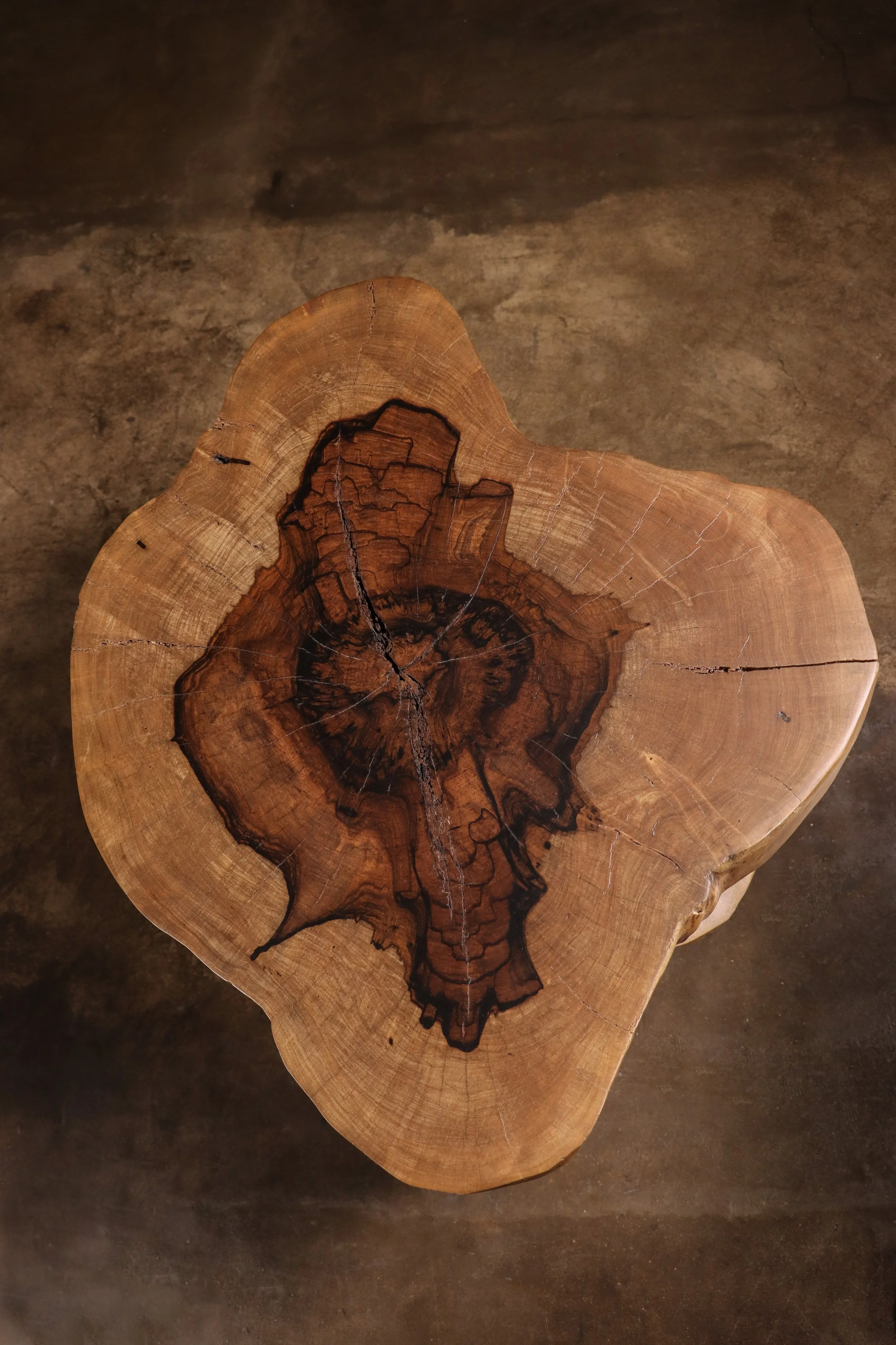 Francisco Table ƒ 45 06 by Costantini.jpg