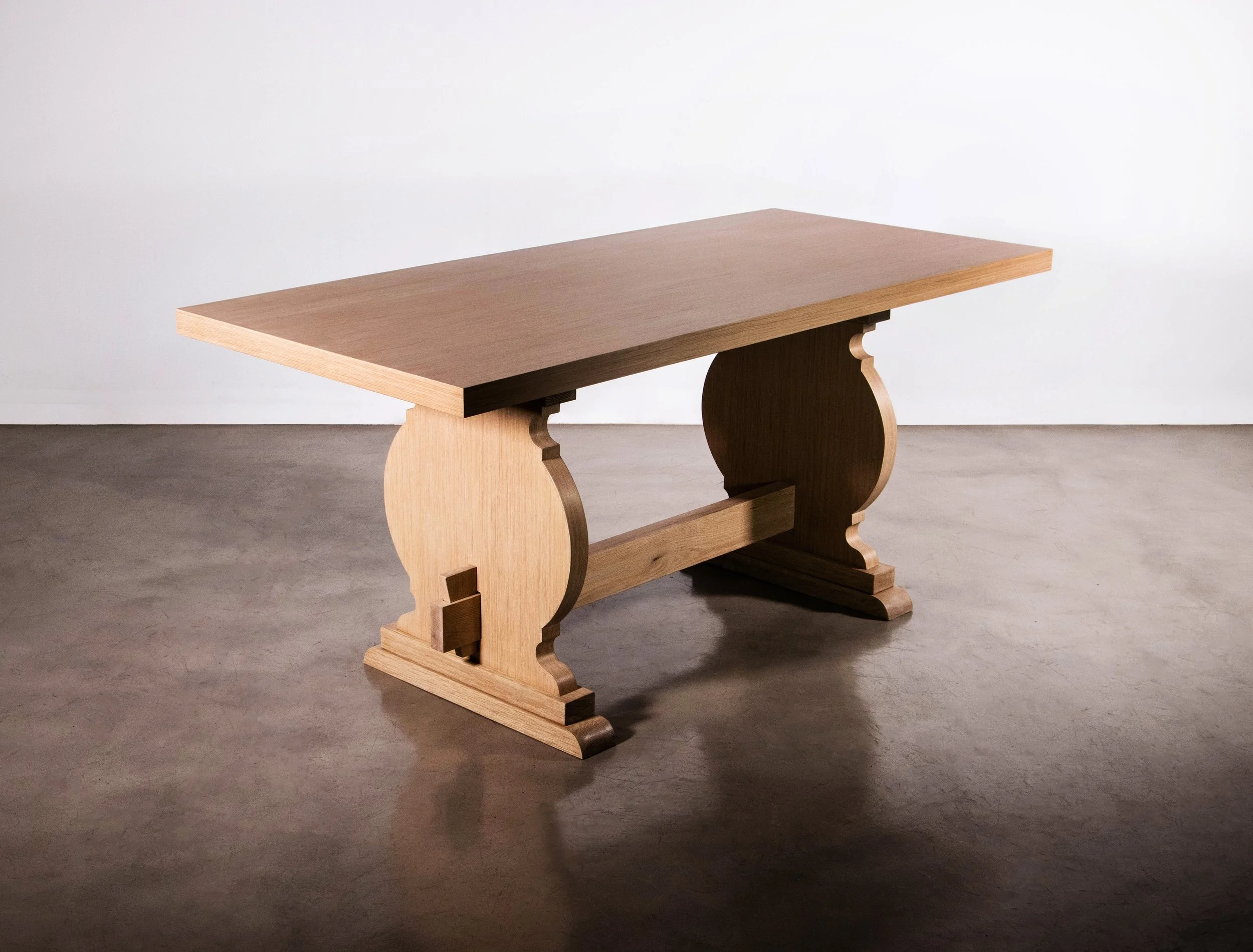 Manolo Table By Costantini 00.jpg