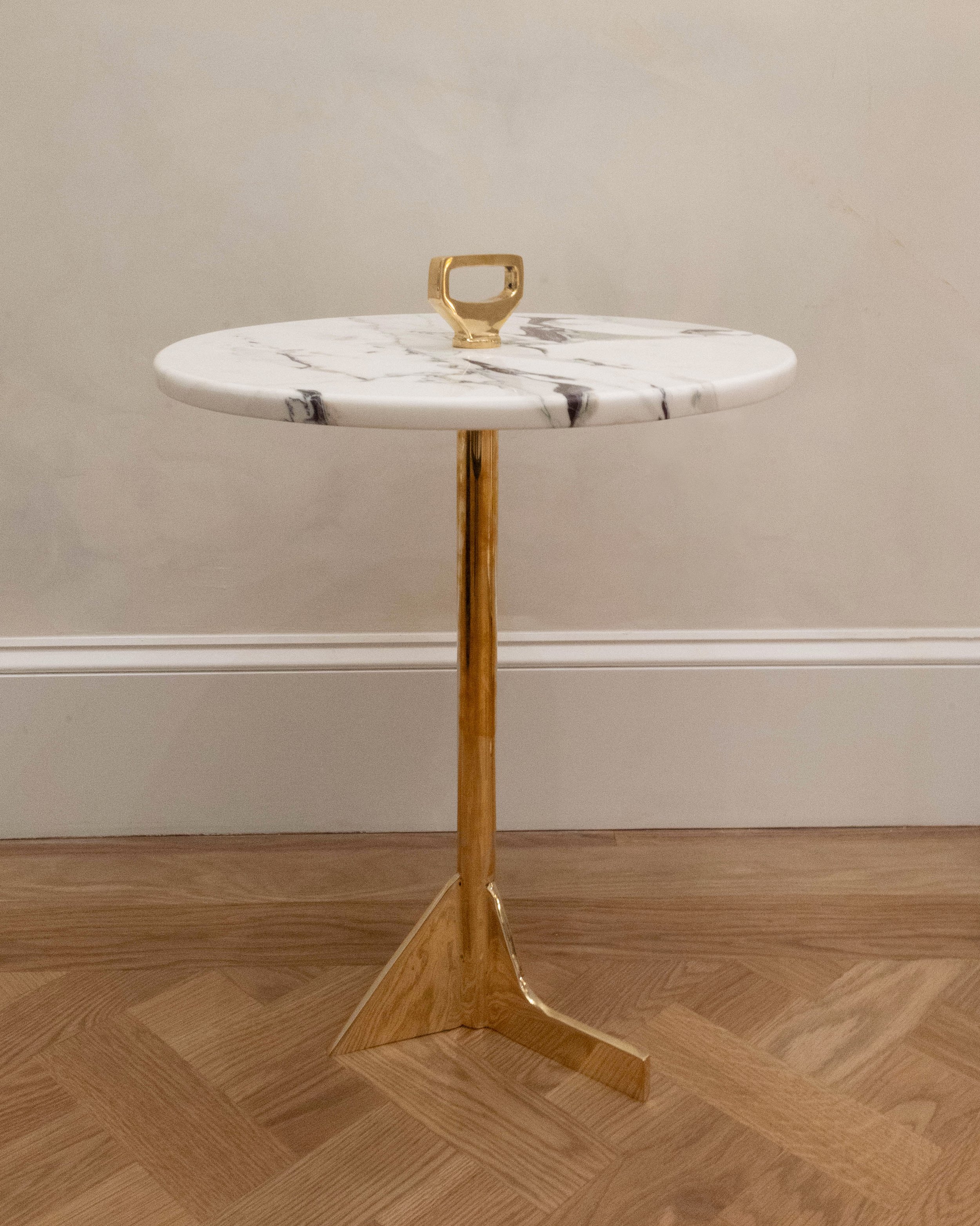 Bellance Marmol Cigarette Table in Cast Bronze and Calacatta Viola Marble 2 by Costantini 00.jpg