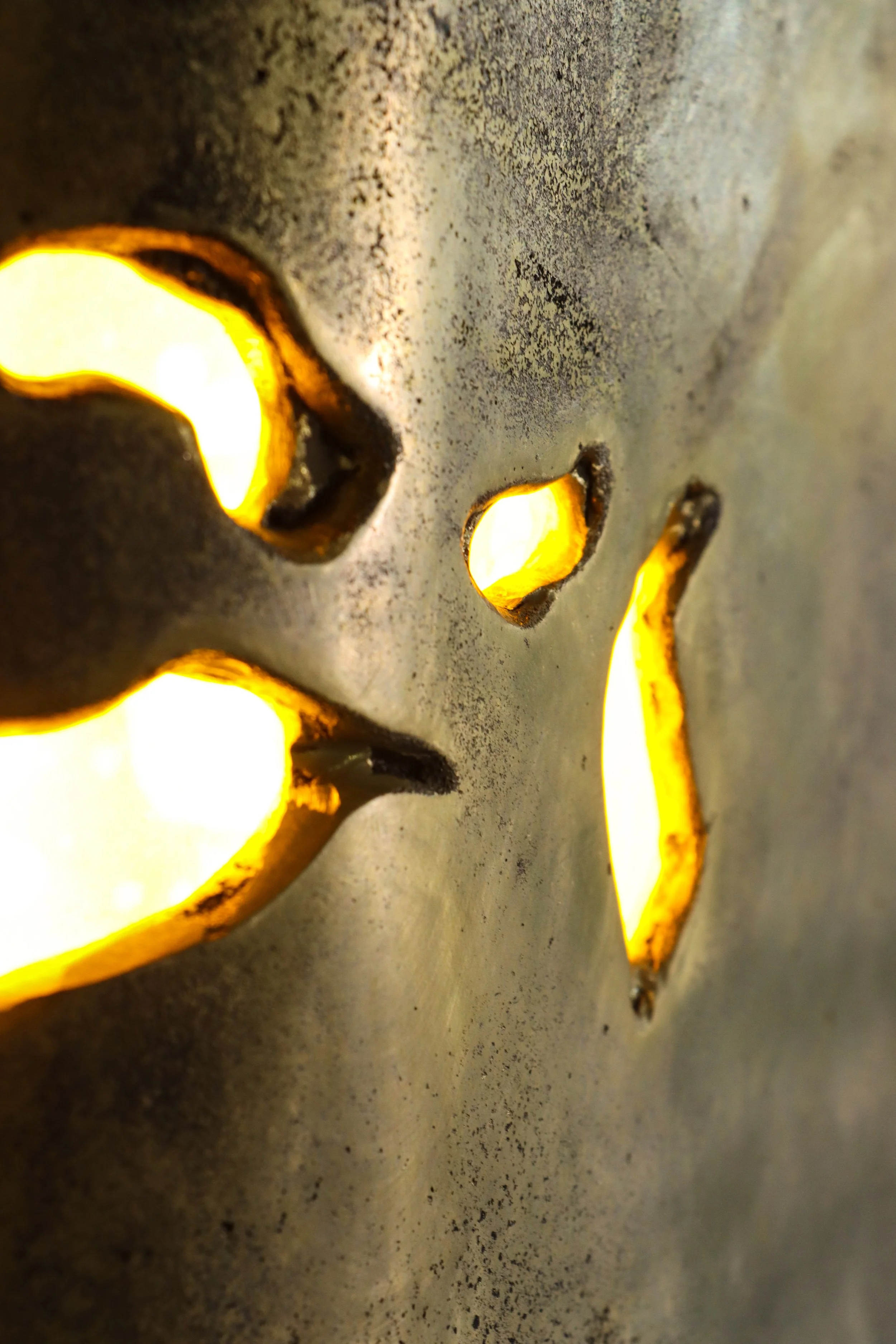 WCS 2106 Cast Bronze and Goatskin Light Object by Costantini 10.JPG