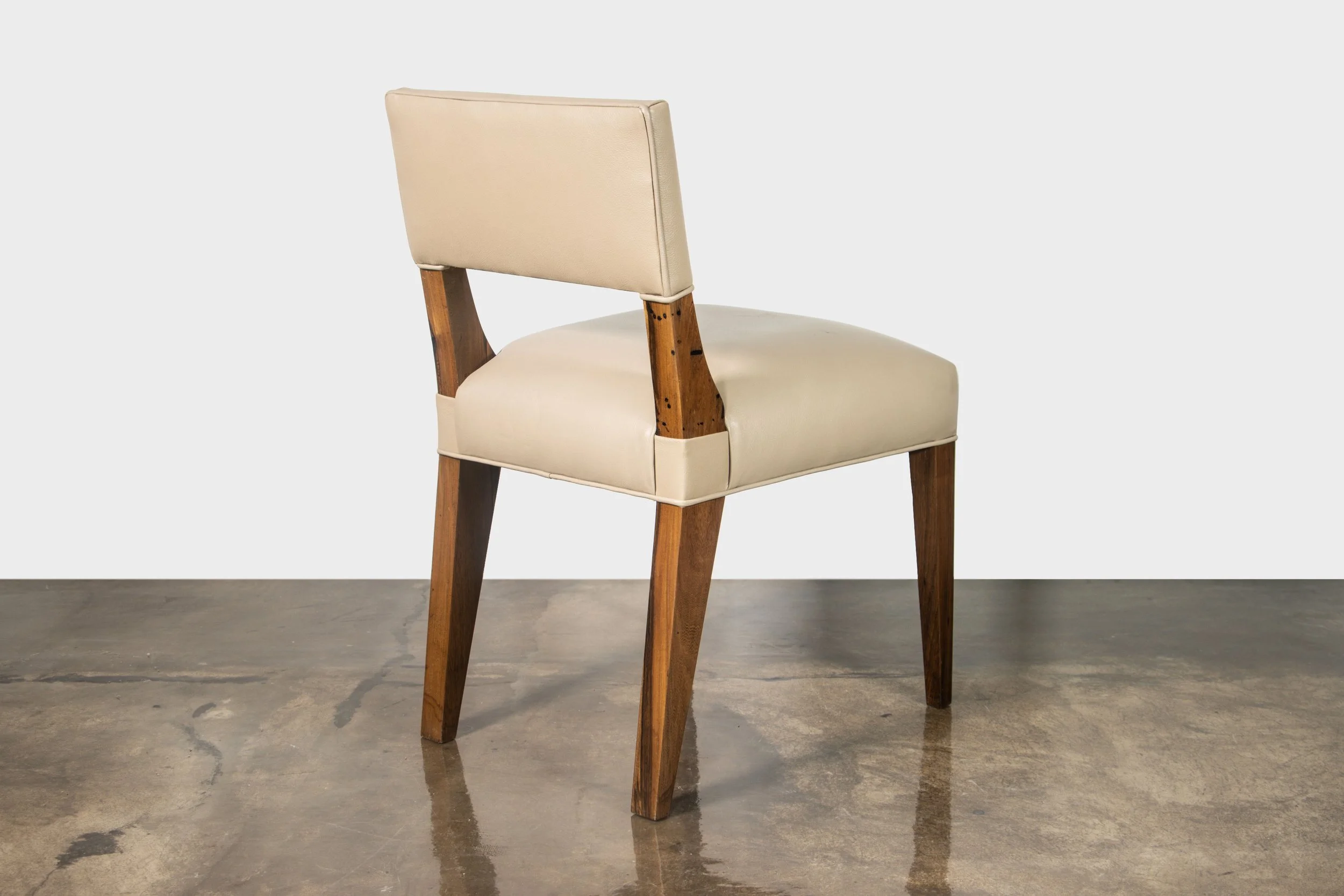Bruno Chair Crema 220809_01 01.jpg