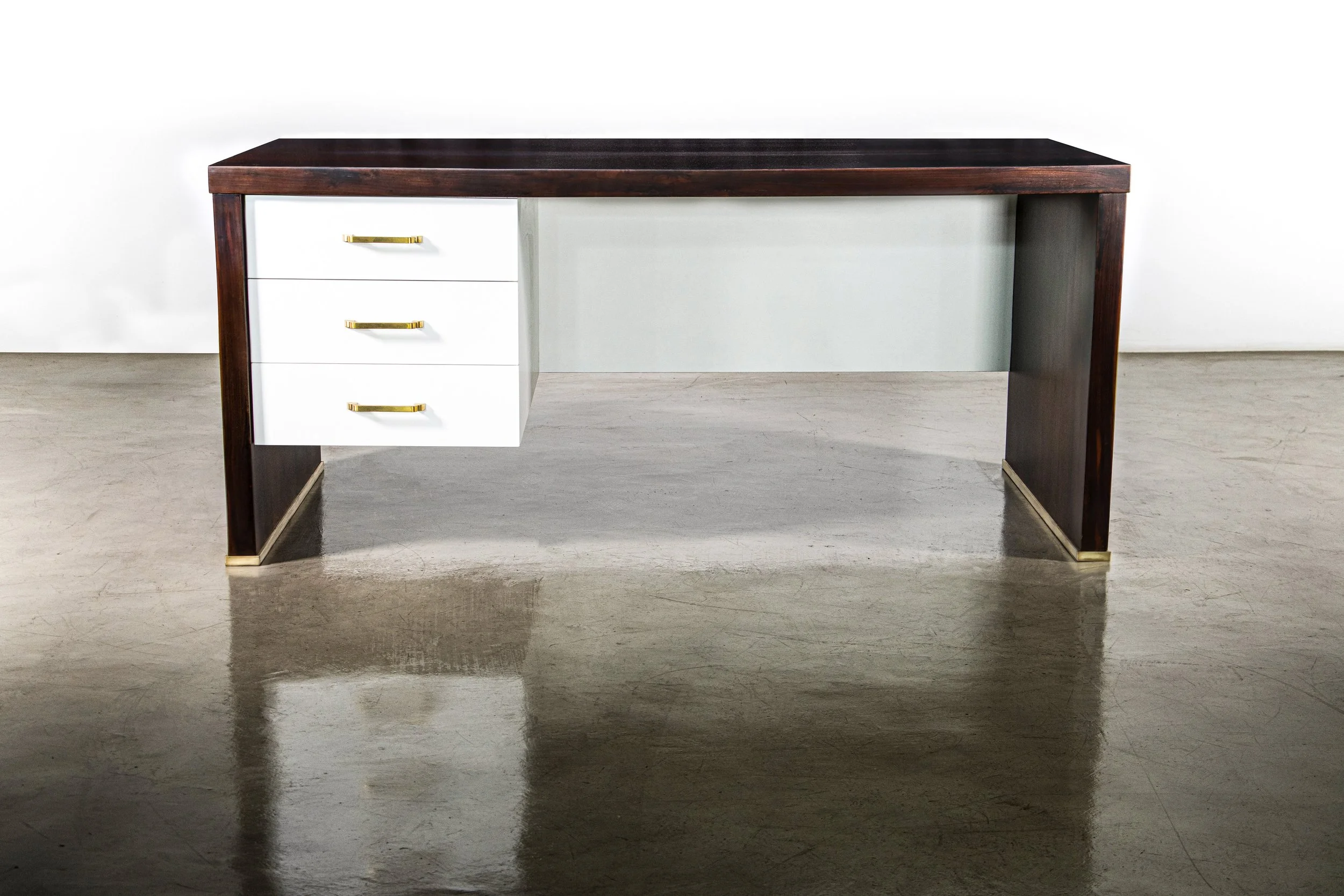 Lorenzo Desk by Costantini 02.jpg