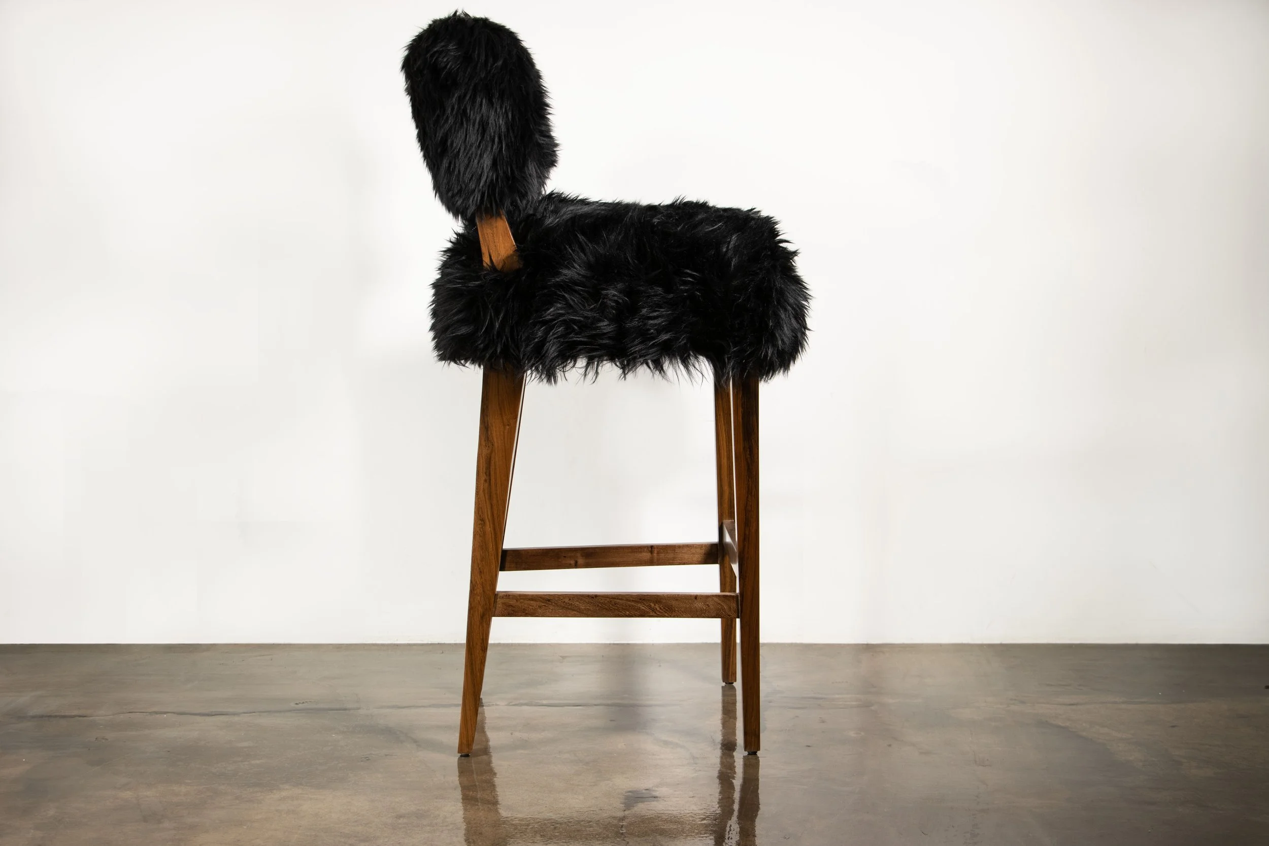 Bruno Stool Ovino Black 03.jpg