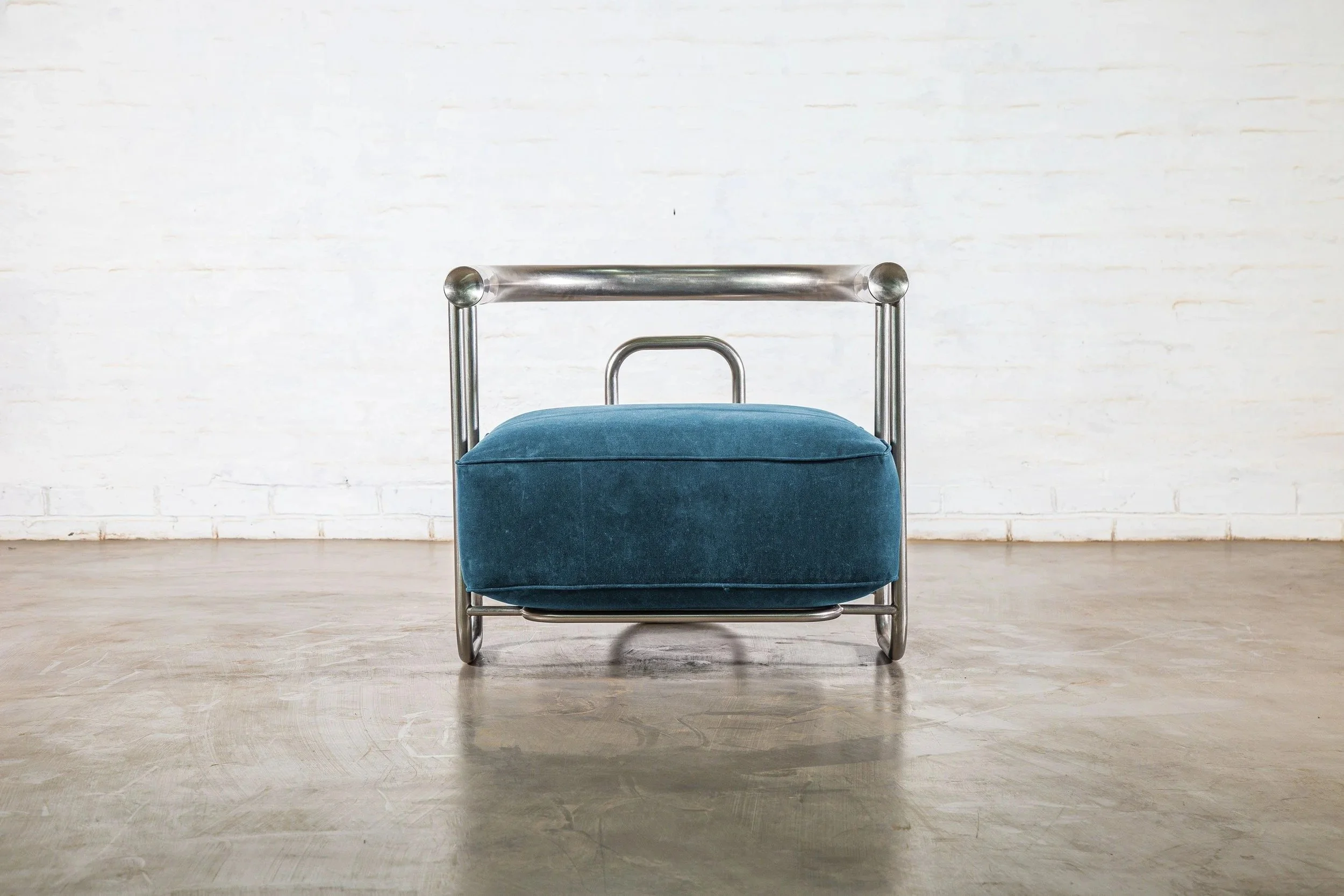imgi_40_Baby+Bull+Steel+and+Fiberglass+Lounge+Chair+from+Studio+Armin+02.jpg