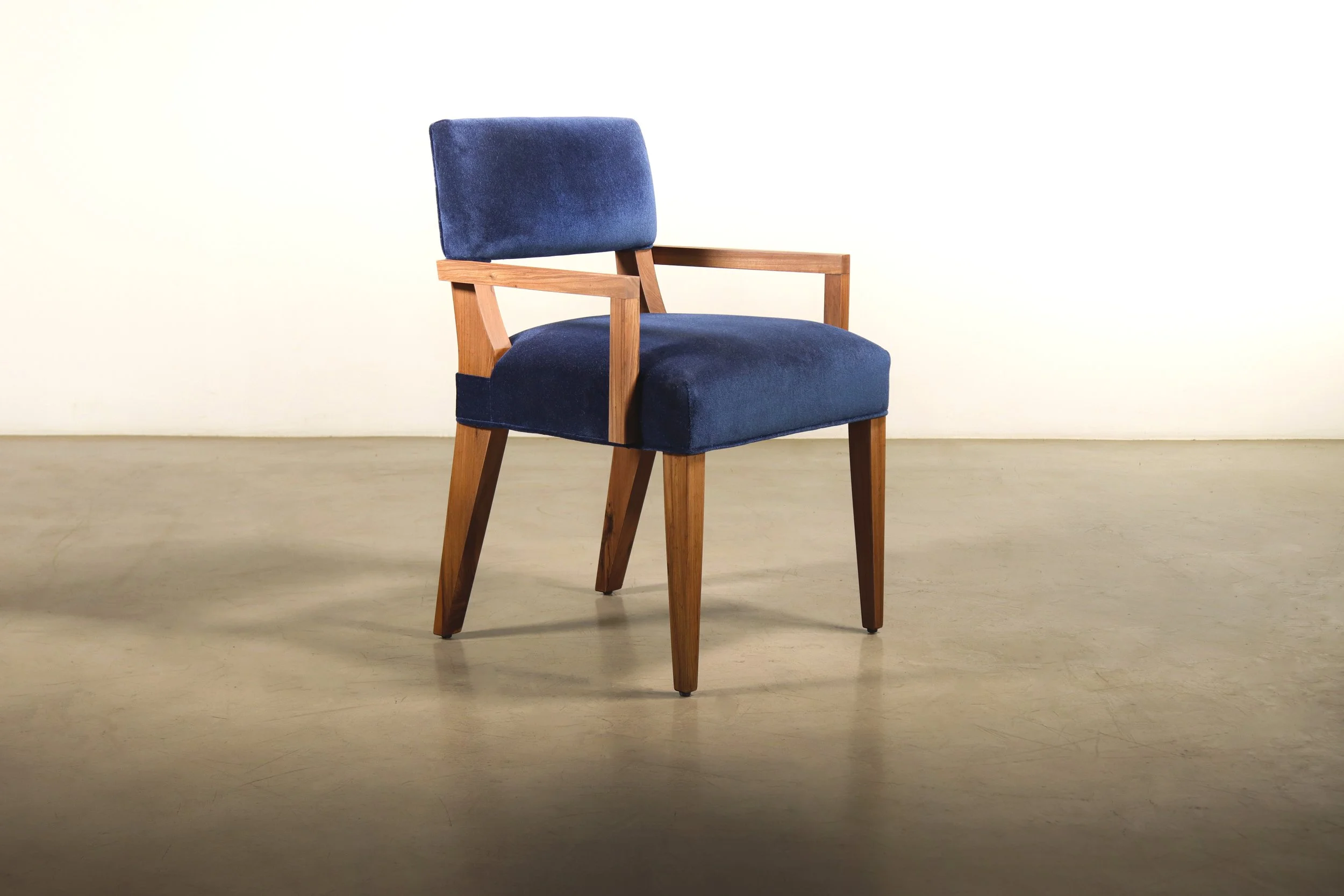 Bruno Armchair by Costantini 00.jpg