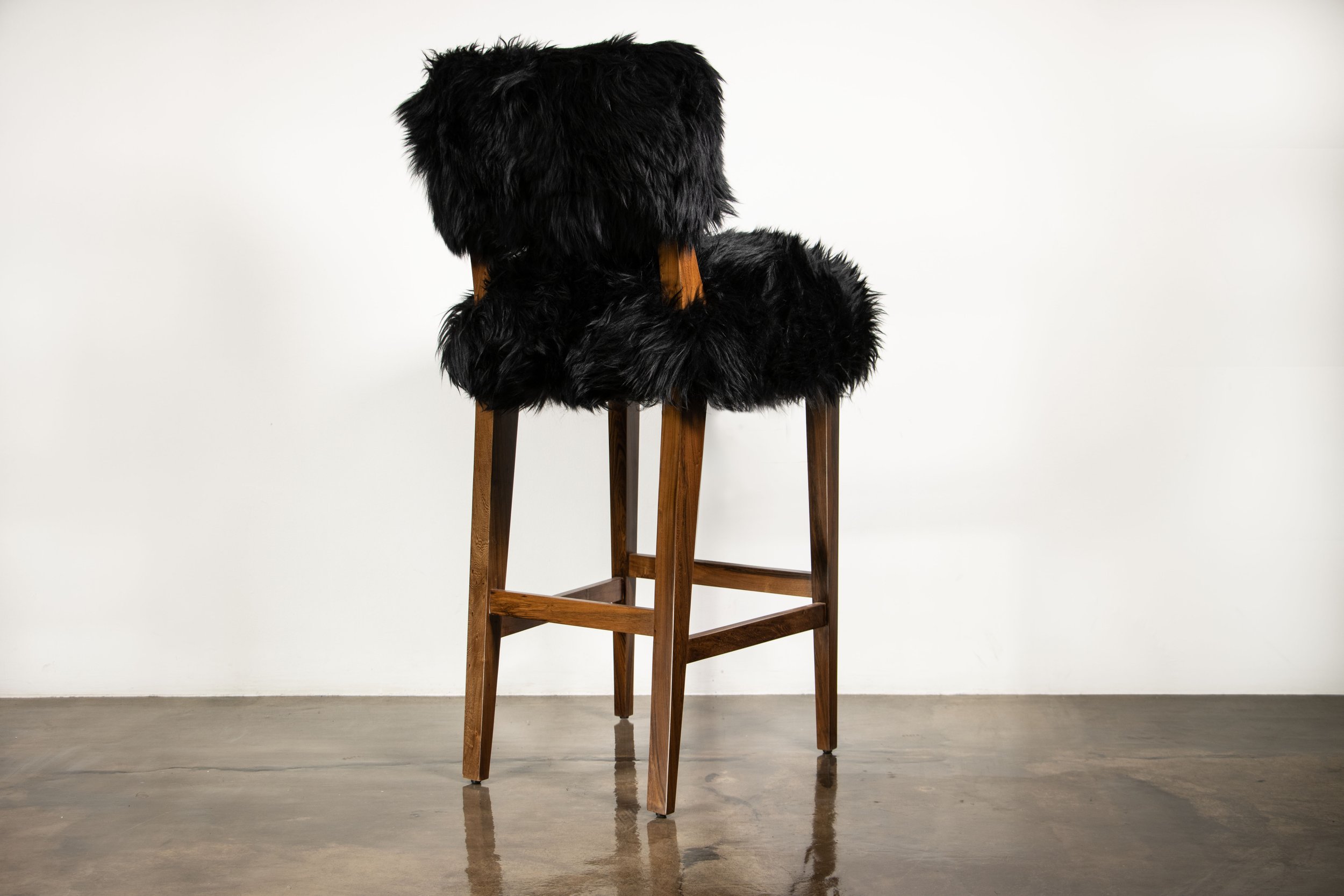 Bruno Stool Ovino Black 01.jpg