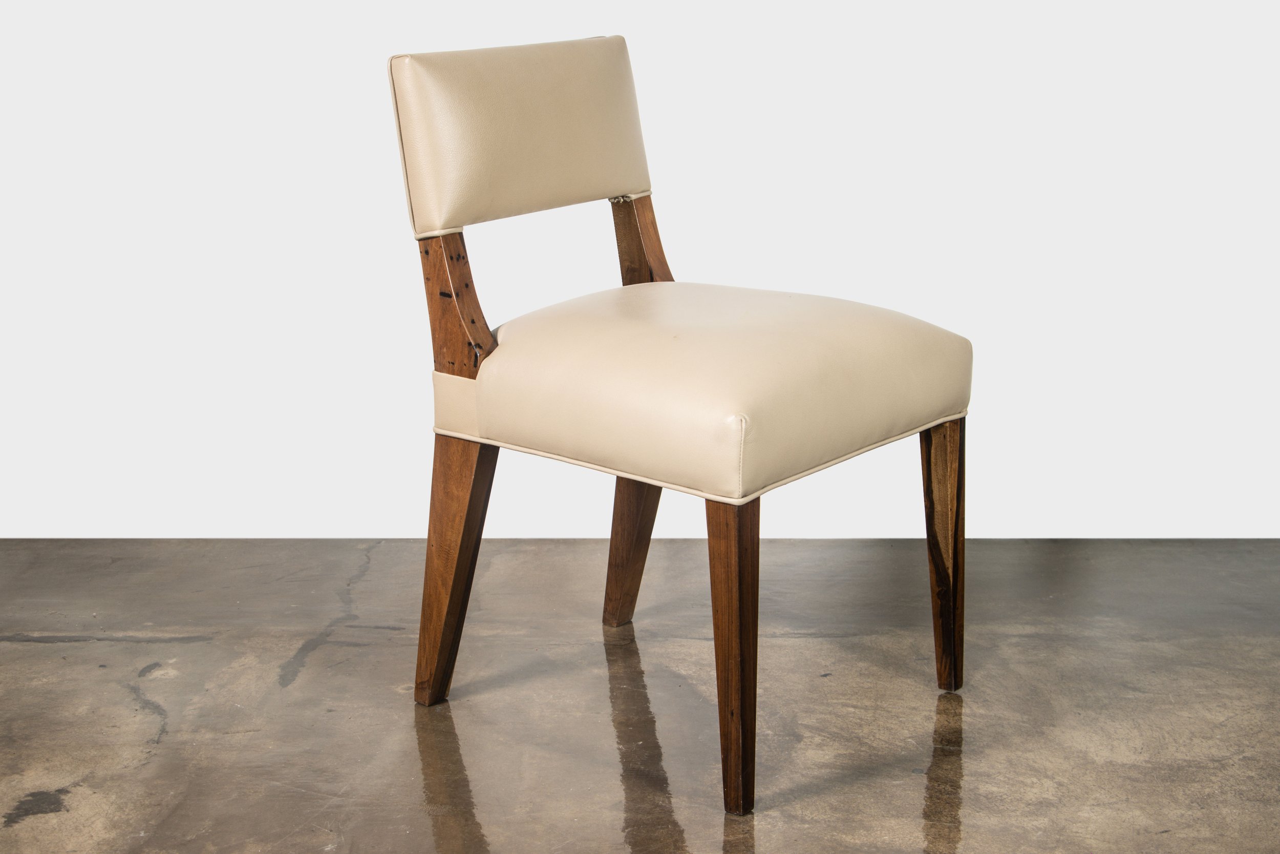 Bruno Chair Crema 220809_01 00.jpg