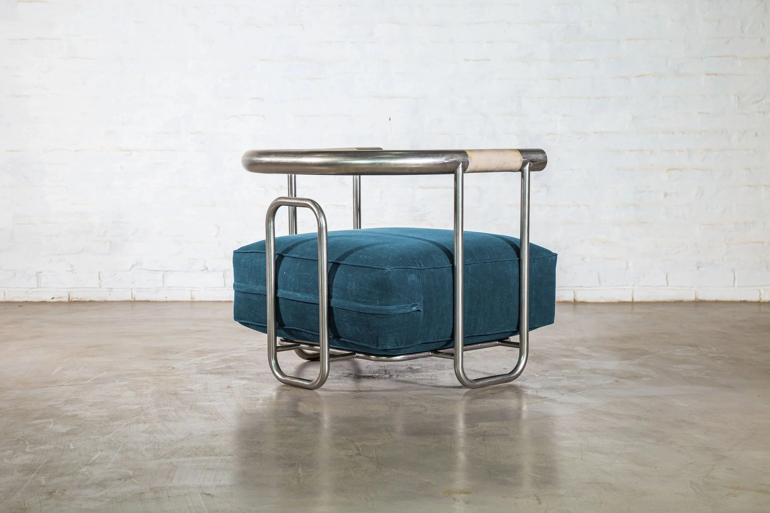 imgi_39_Baby+Bull+Steel+and+Fiberglass+Lounge+Chair+from+Studio+Armin+01.jpg