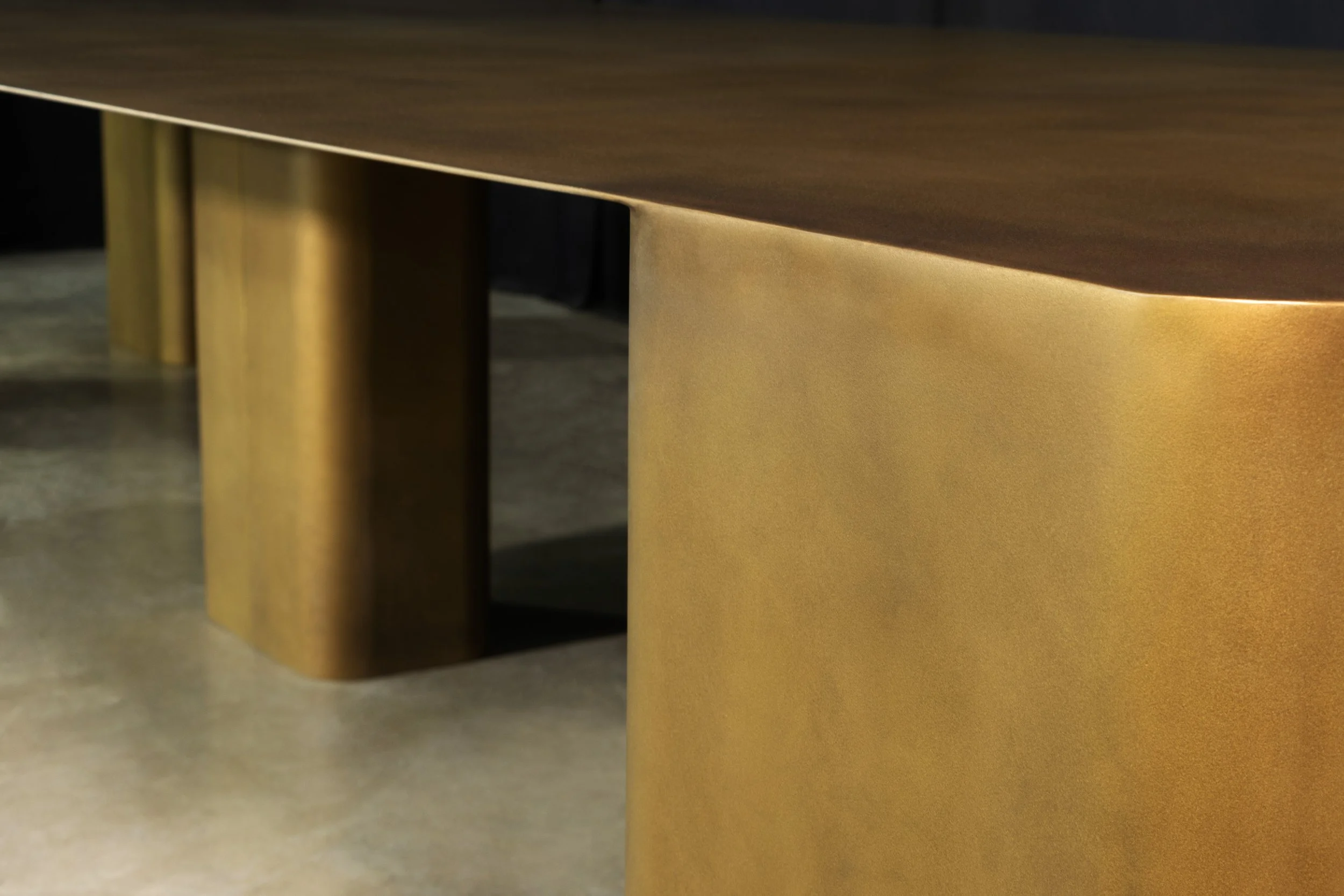 Alonzo Bronze Dining Table by Costantini 05.jpg