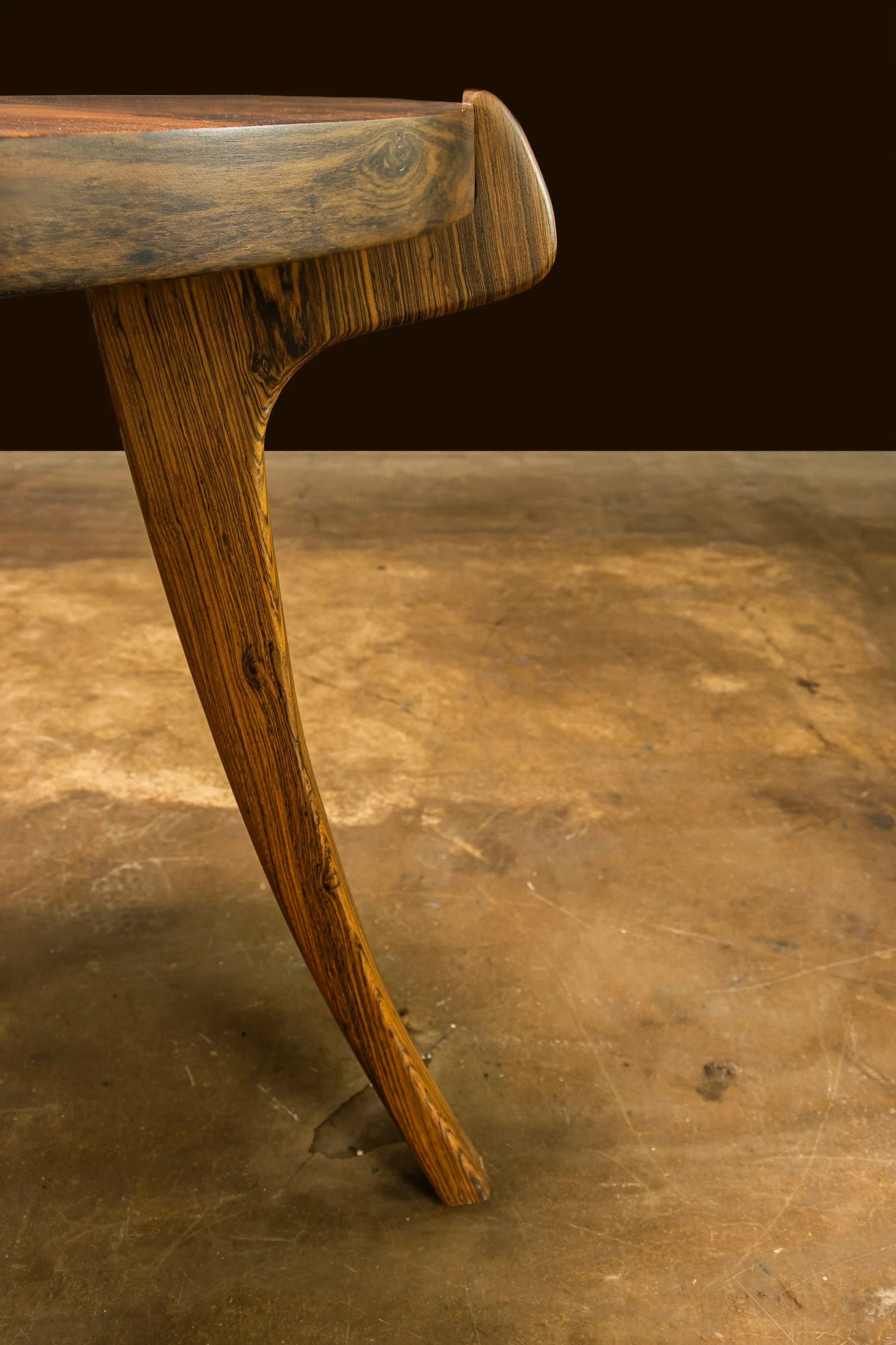 imgi_43_Uccello+Table+by+Costantini++230326_01+09 (1).jpg