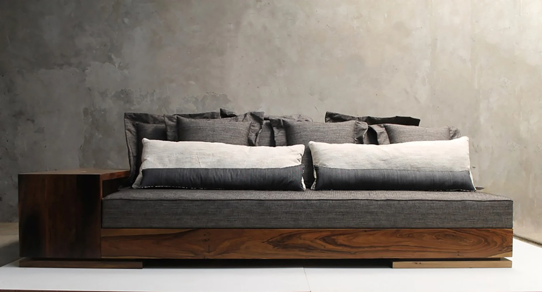 Patone Sofa by Costantini 02.jpg