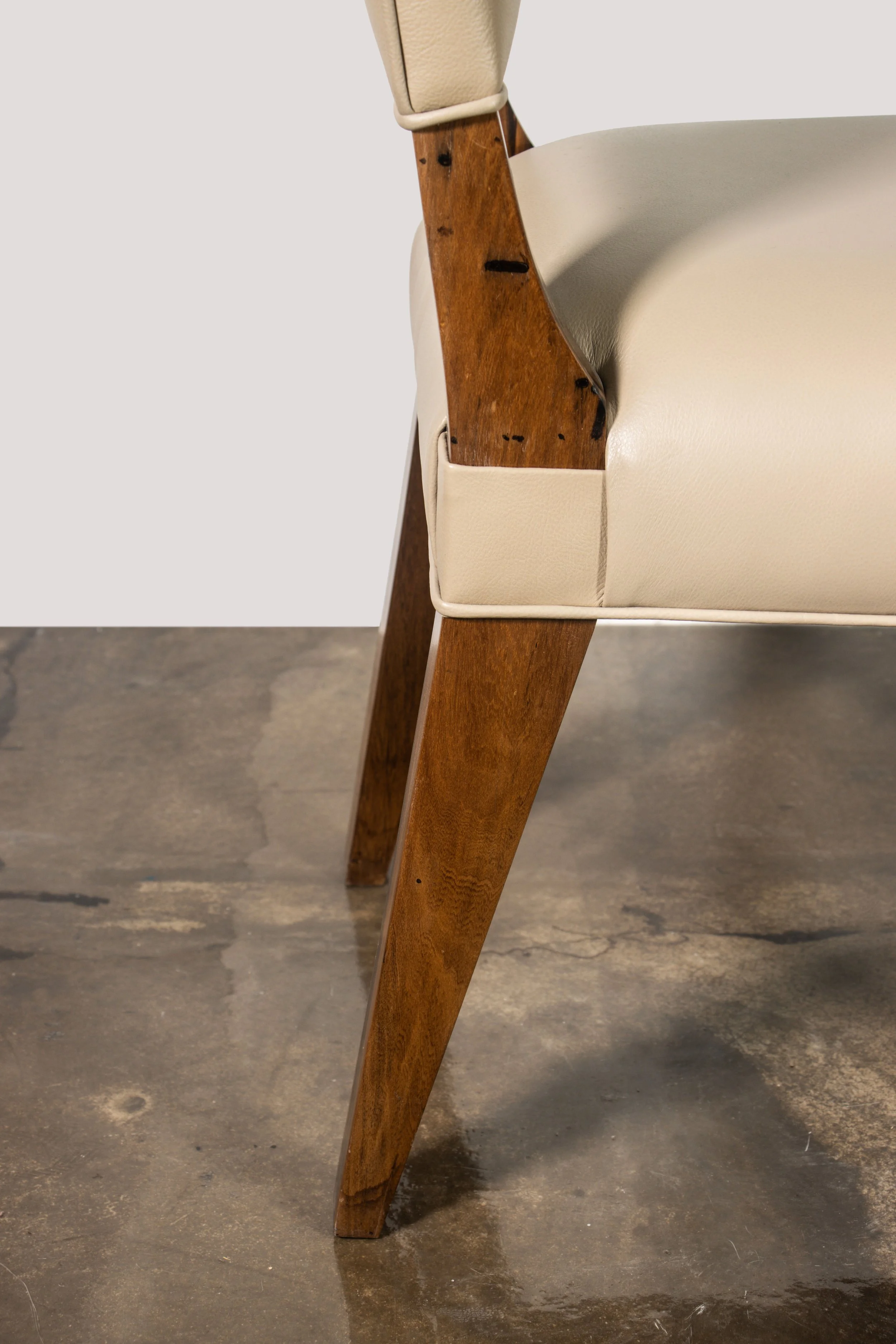 Bruno Chair Crema 220809_01 07.jpg