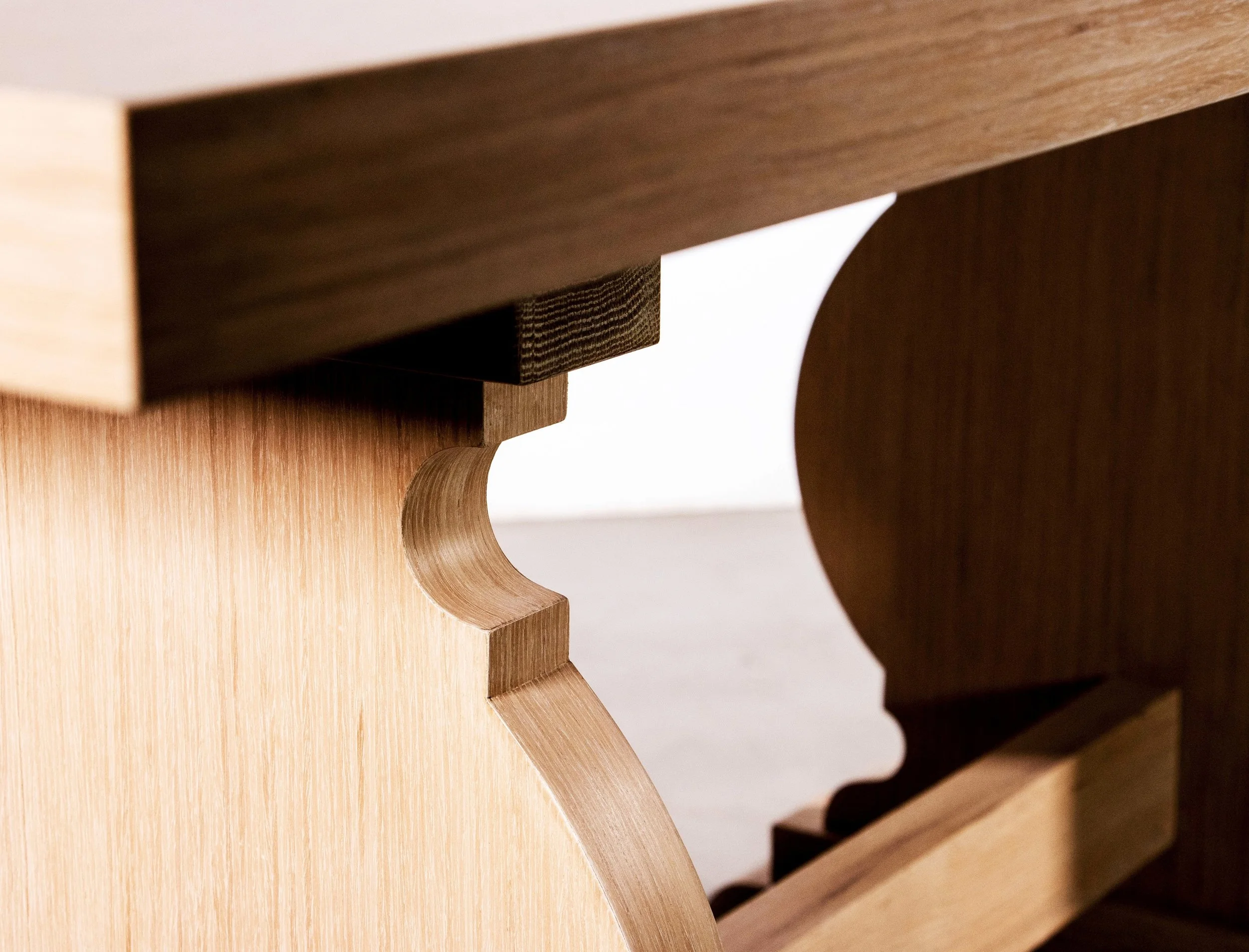 Manolo Table By Costantini 03.jpg
