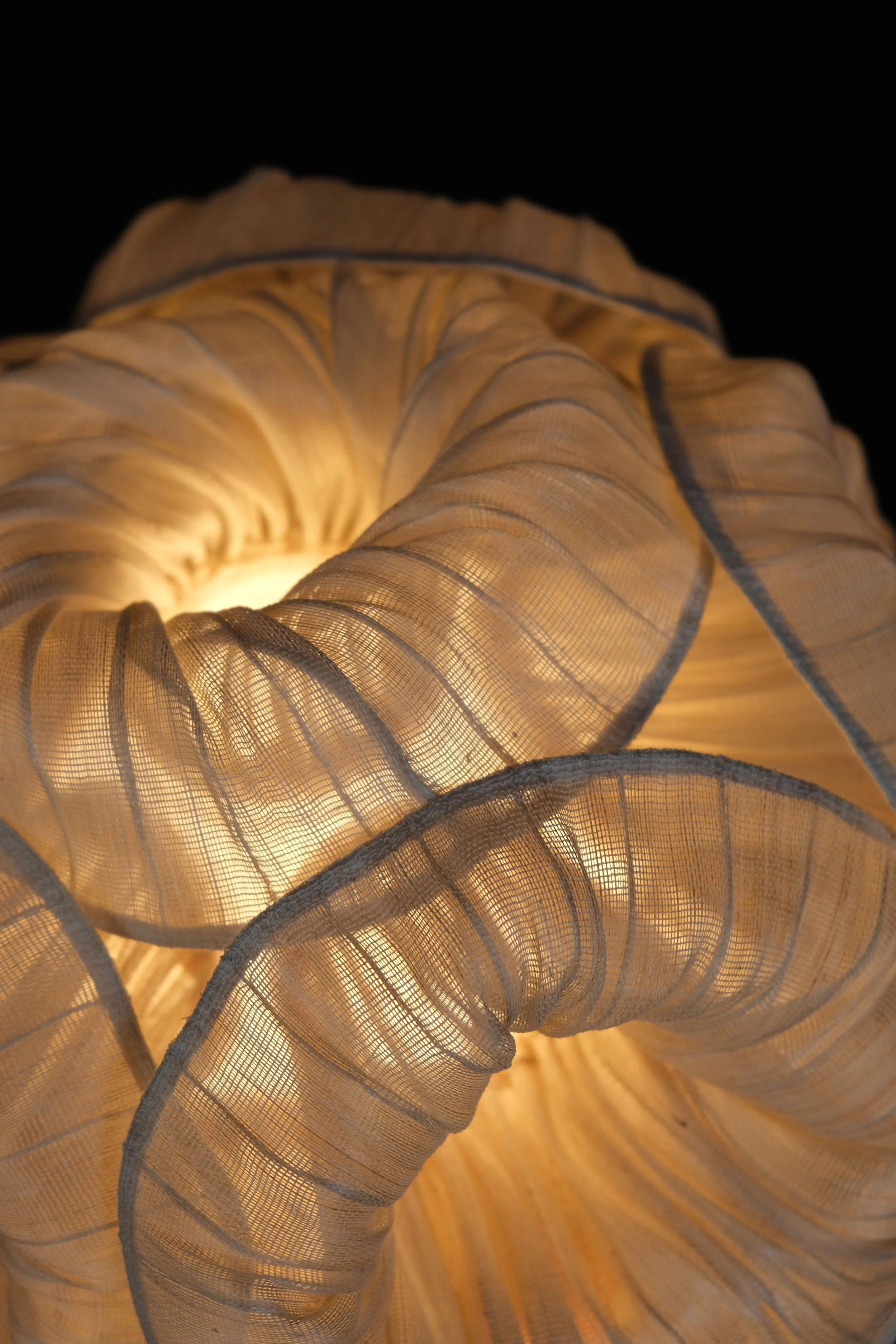 Anemone 35 Table Lamp Cream by Mirei Monticelli 05.jpg
