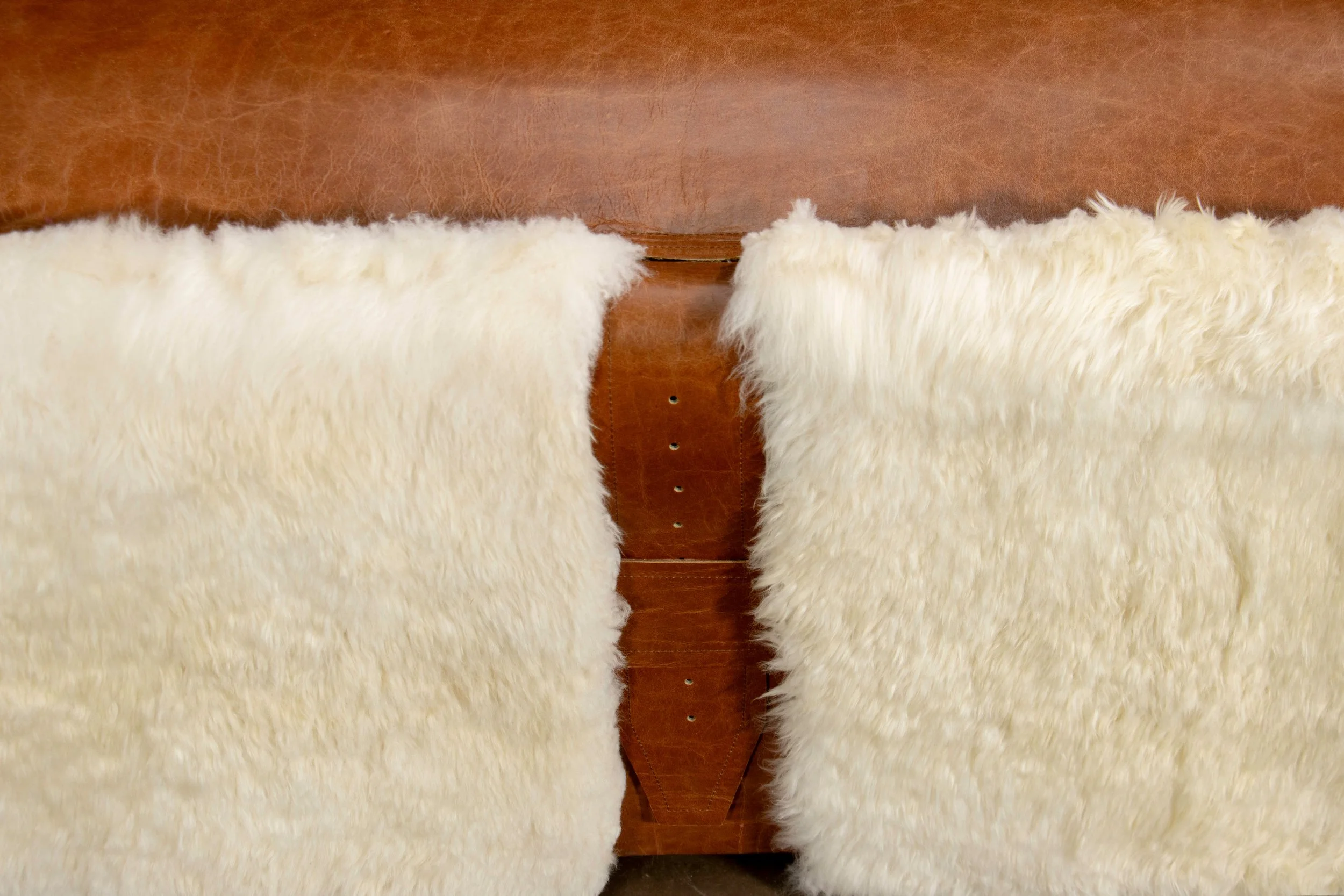 Ovino Customizable Bench in Shearling Sheepskin and Leather by Costantini 04.jpg
