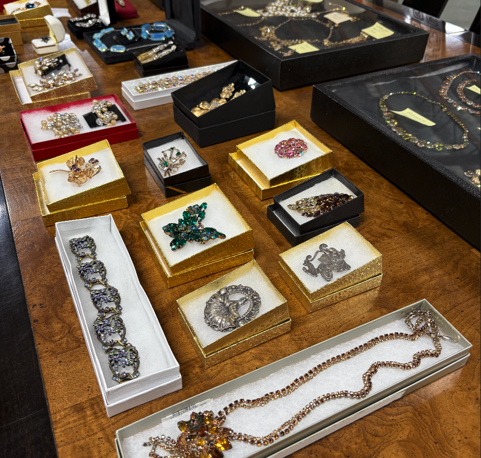 Vintage Jewelry & Handbags Preview