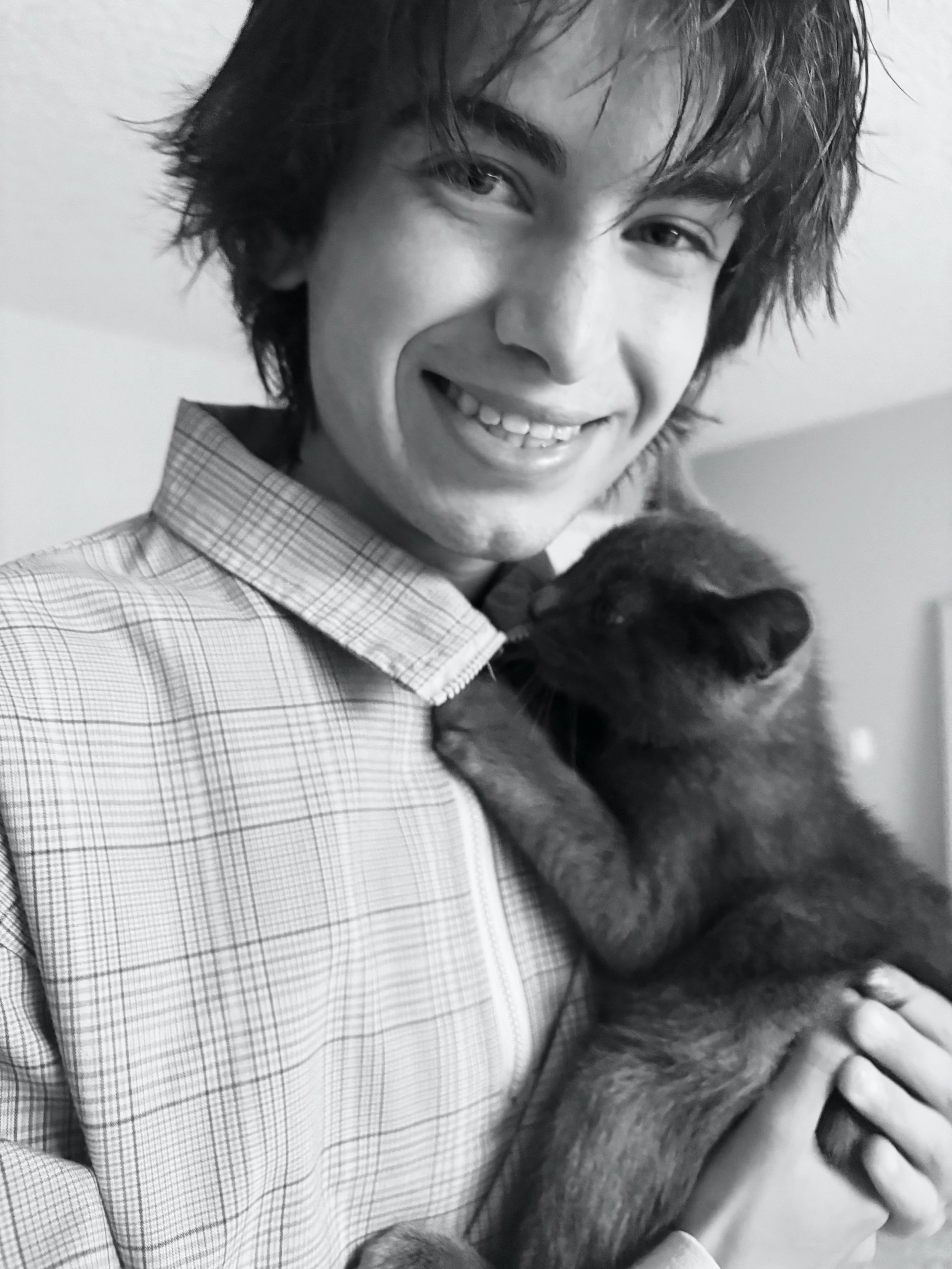 Image of Tyler Ratcliffe with beloved kitten, Beau