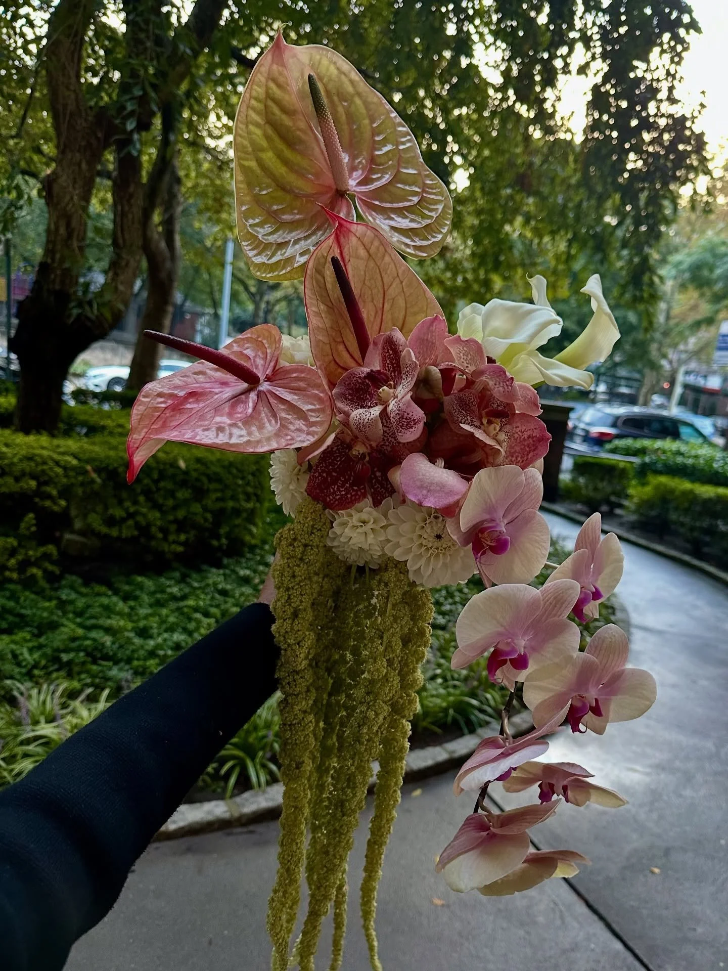The only photo I got to take of this dreamy fall-inspired bridal bouquet 🍂💐
