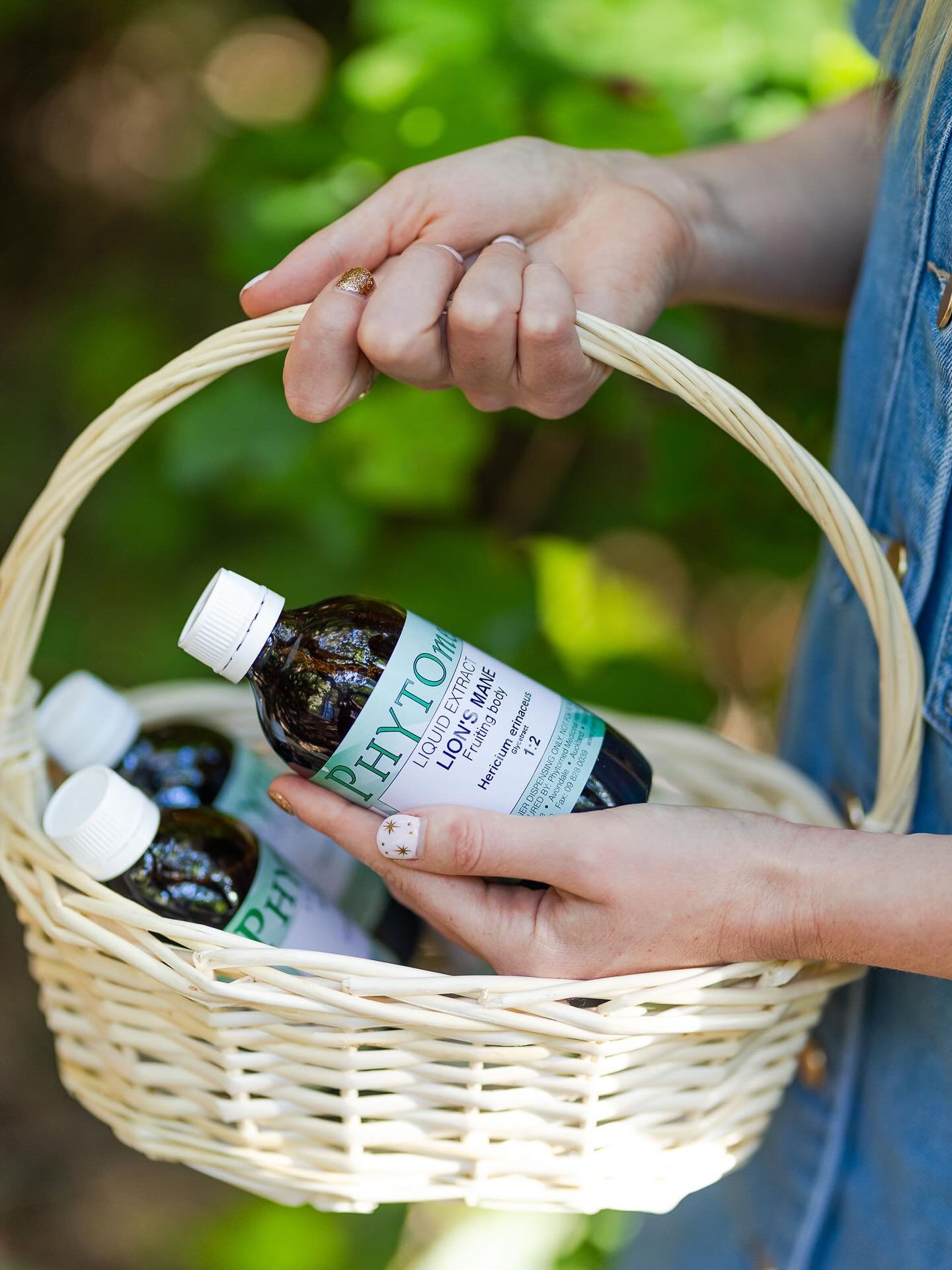 What is Herbal Medicine &amp; how can it support you? 🌱 

Herbal medicine is the therapeutic use of plants, including leaves, roots, flowers, seeds, and bark, to support health and help the body restore balance naturally.

Rather than focusing only 