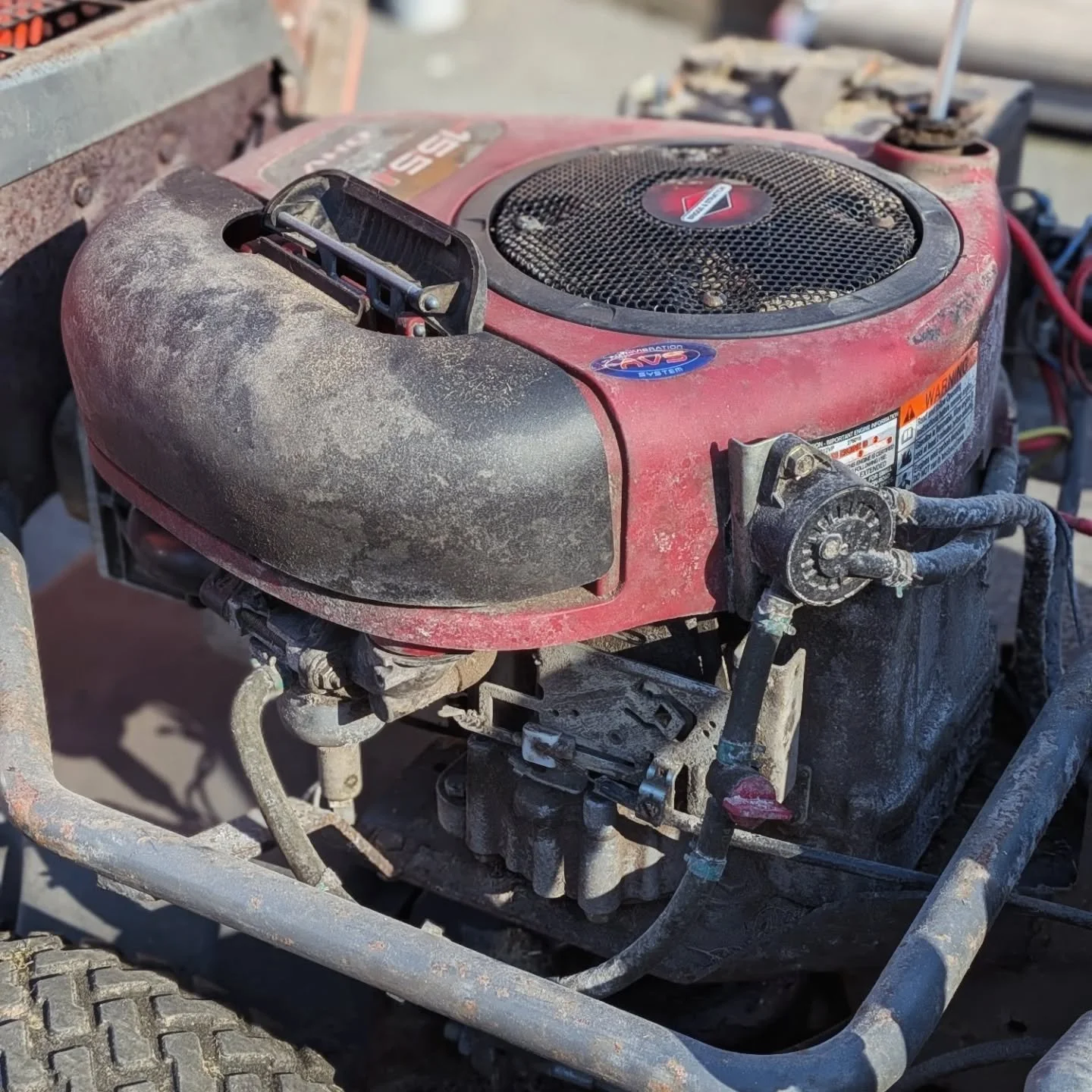 Hur fr&auml;sch blev den inte?! 😍

Det finns inget b&auml;ttre &auml;n att l&auml;mna ut en maskin som gl&auml;nser under huven. Vi tycker att din &aring;kgr&auml;sklippare f&ouml;rtj&auml;nar lite k&auml;rlek &ndash; vi tv&auml;ttar sj&auml;lvklart