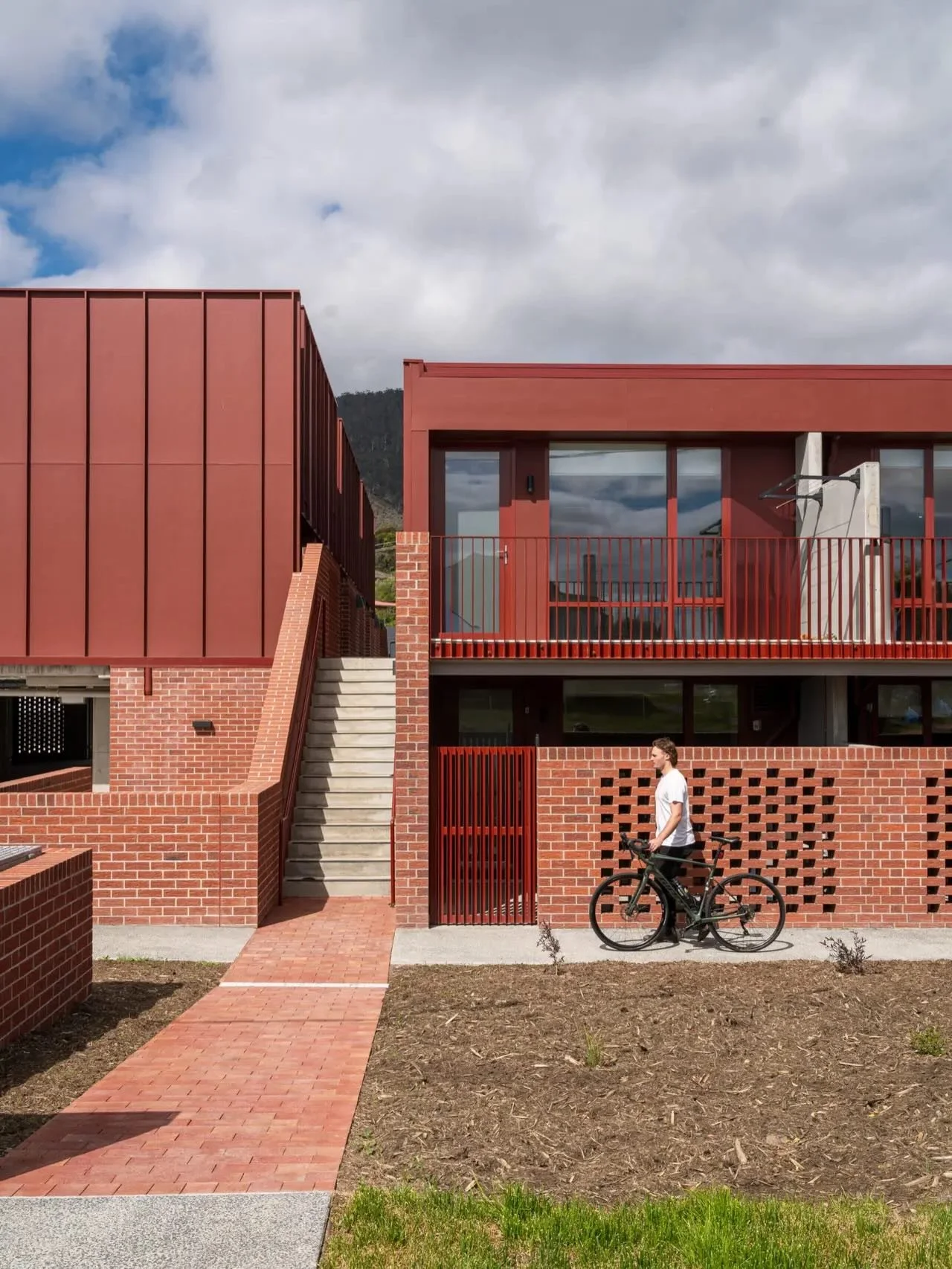 Era have had the privilege of supporting planning approvals for a number of social housing projects across Tasmania in recent years. We wanted to spotlight some favourites that are now complete and providing safe, well‑designed homes for people who n