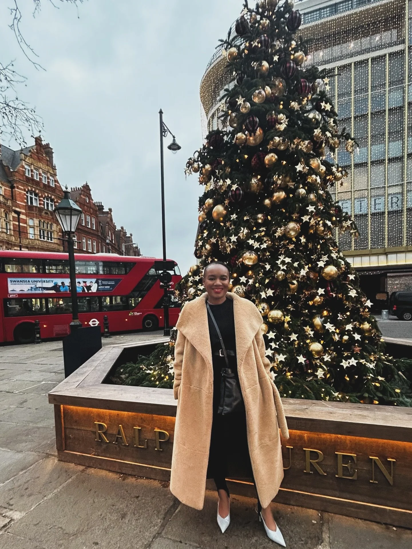 ＢＡＢＹ ＩＴ&rsquo;Ｓ 
ＣＯＬＤ ＯＵＴＳＩＤＥ

#christmasinlondon #babyitscoldoutside