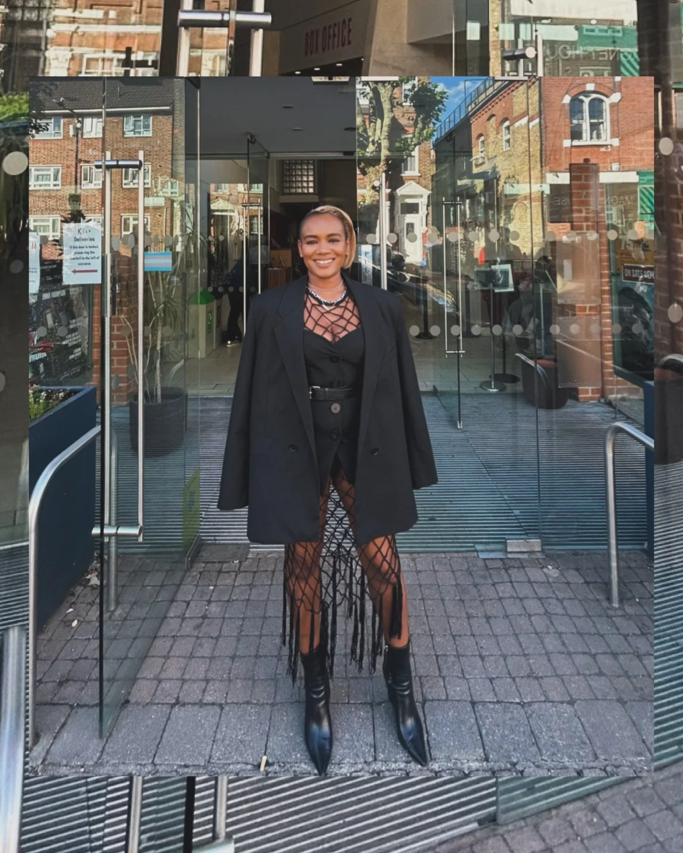 ＴＵＥＳＤＡＹ ＮＩＧＨＴ ＯＵＴ

#theatrenight #afrominimalist #blackgirlstreetstyle
