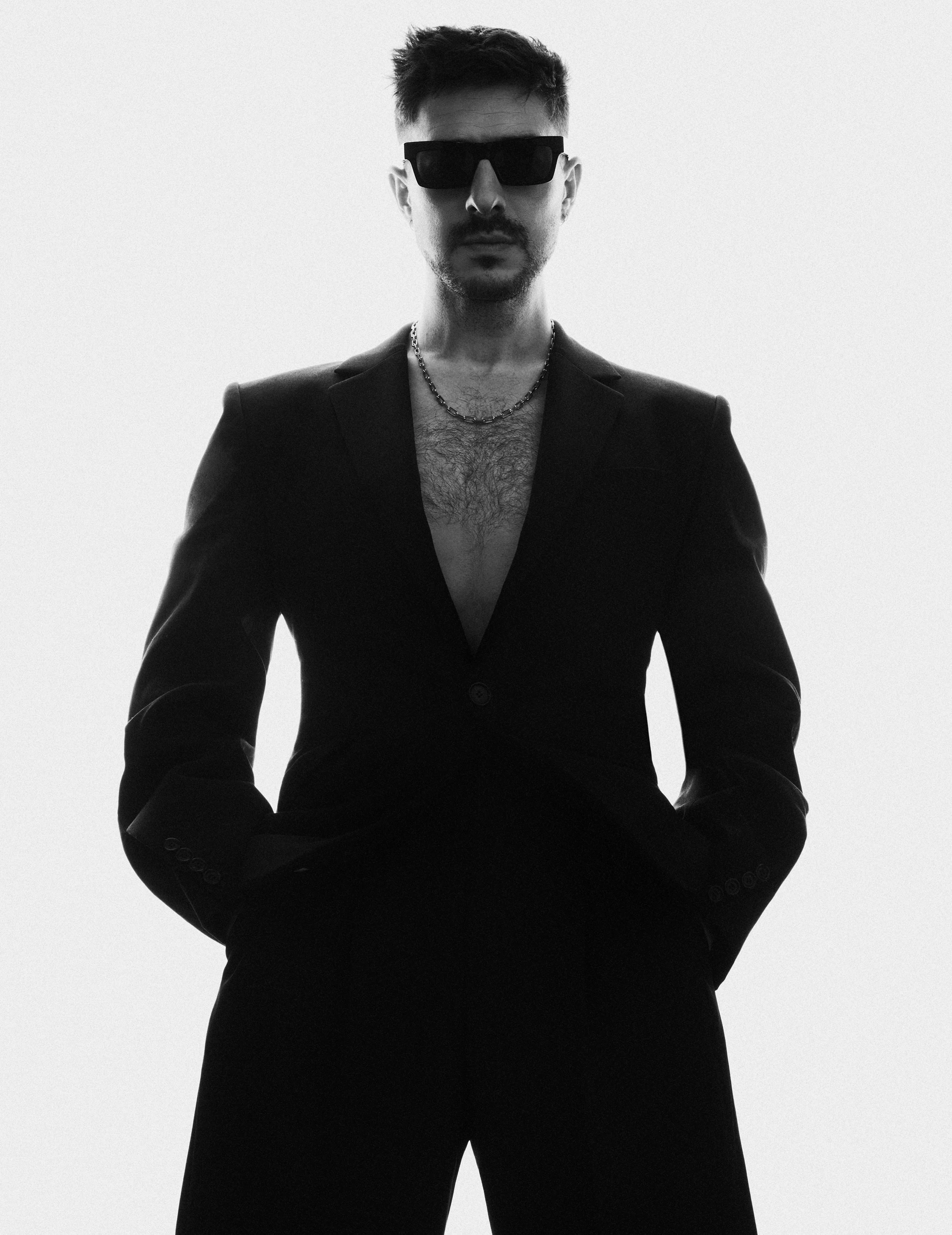 ME_290_MAT_MUMFORD_SHOT_02_0416.jpg