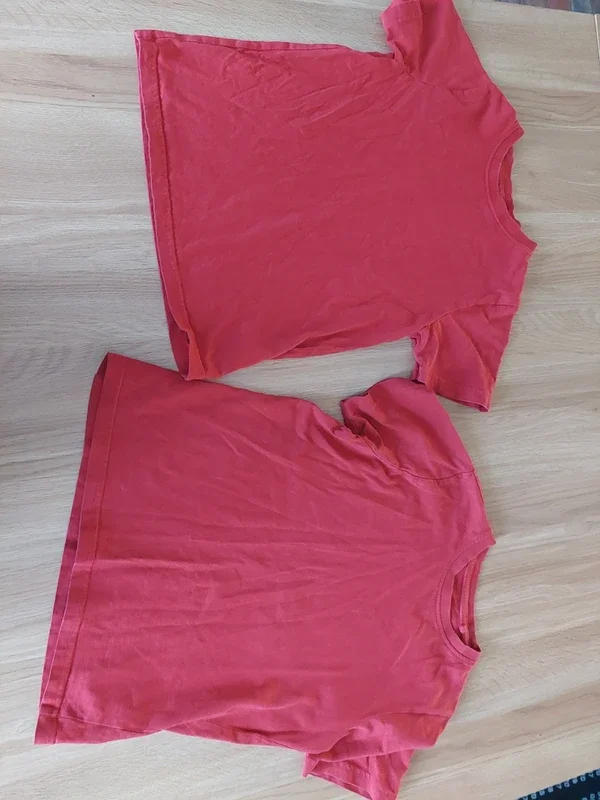 Red T-shirt. 8y. TU